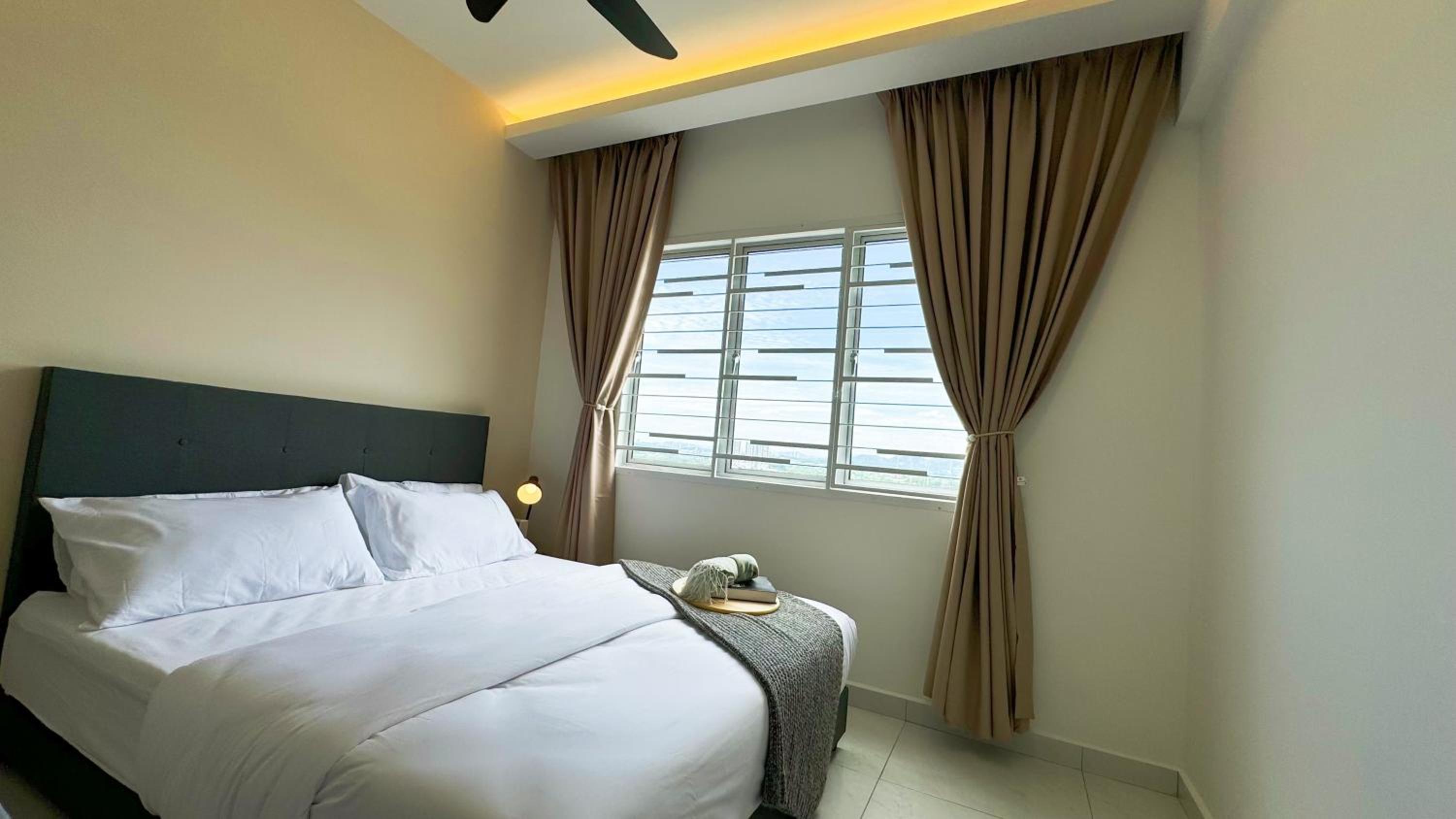 Three-Bedroom Apartment with Park View photo 2