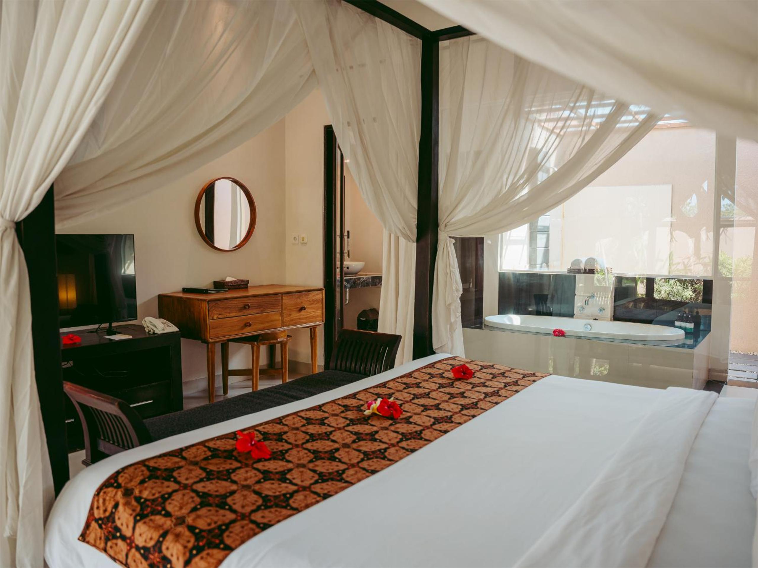 One Bedroom Pool Villa with Indoor Living Room - Photo 6