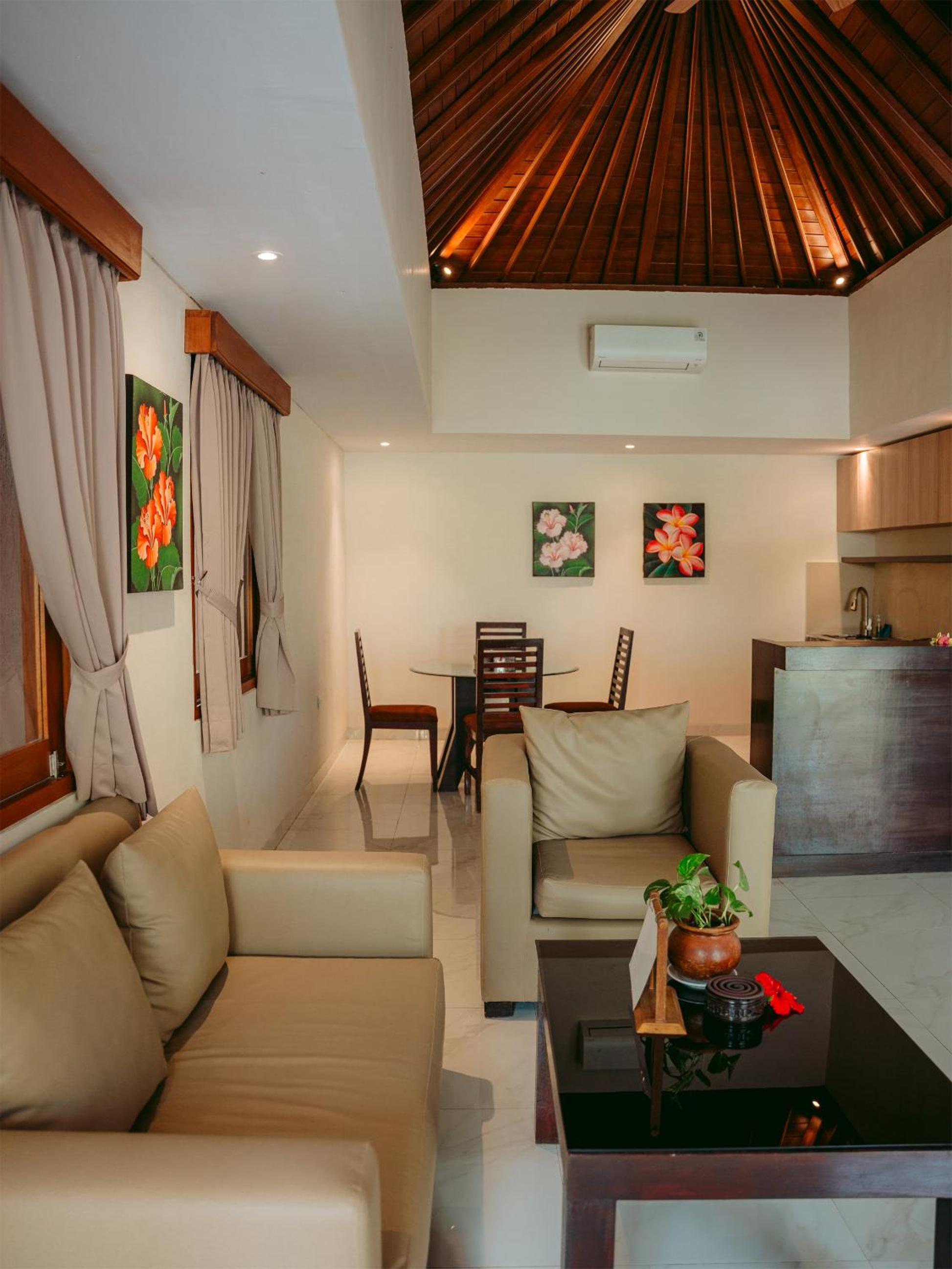 One Bedroom Pool Villa with Indoor Living Room - Photo 2
