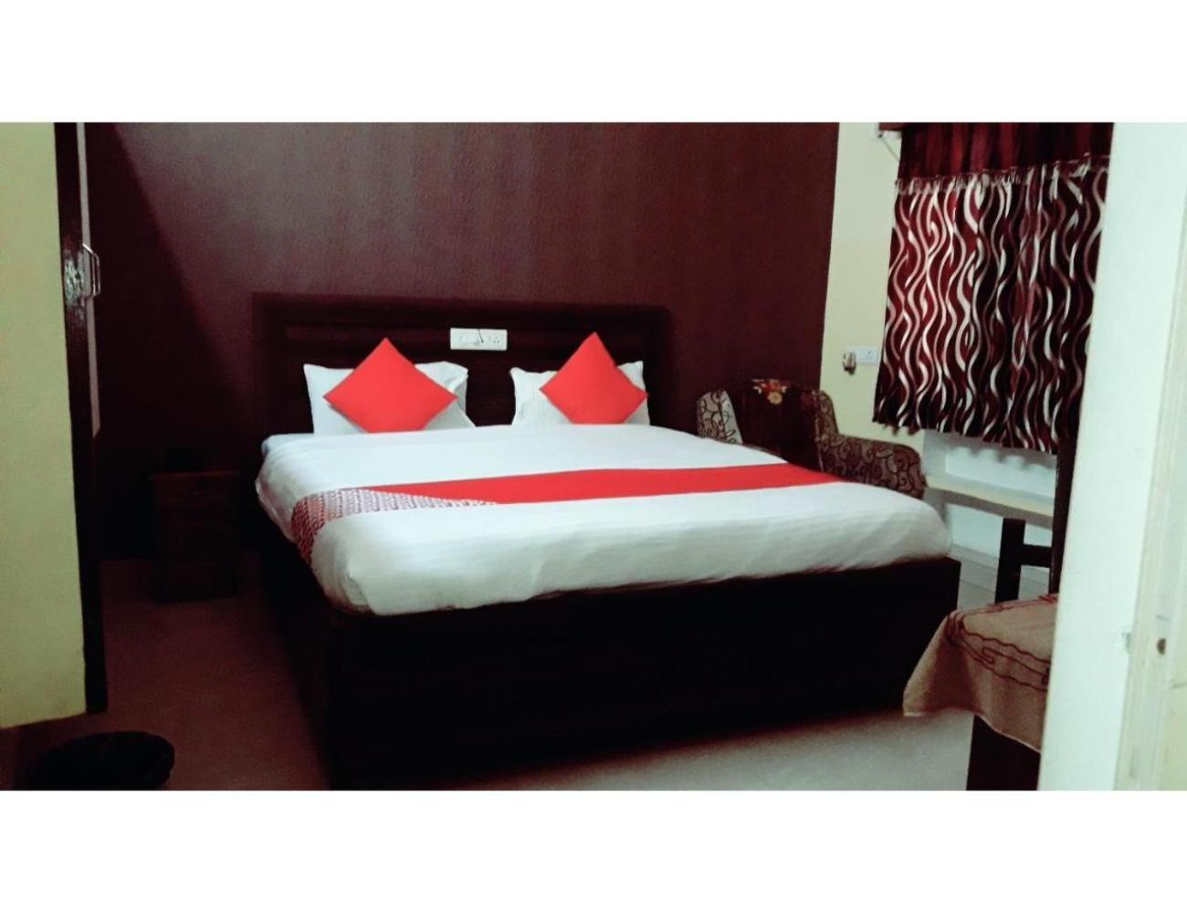 Deluxe Room - Photo 11