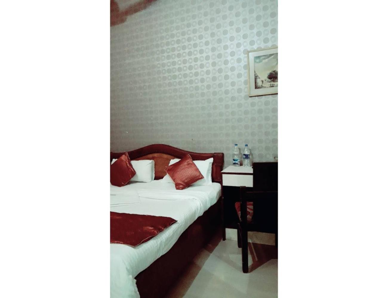Deluxe Room - Photo 15