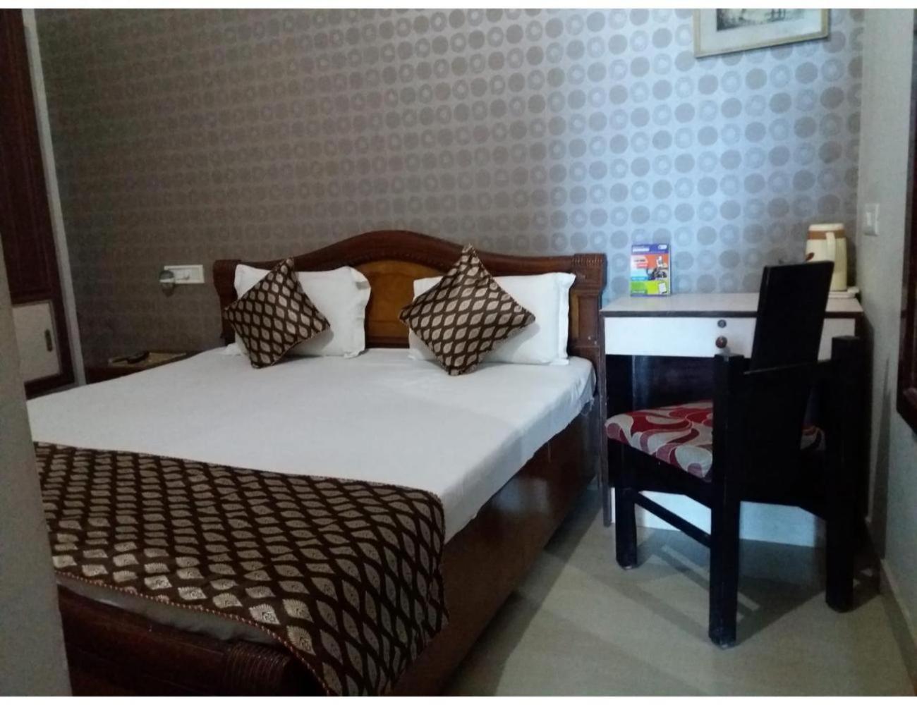 Deluxe Room - Photo 17