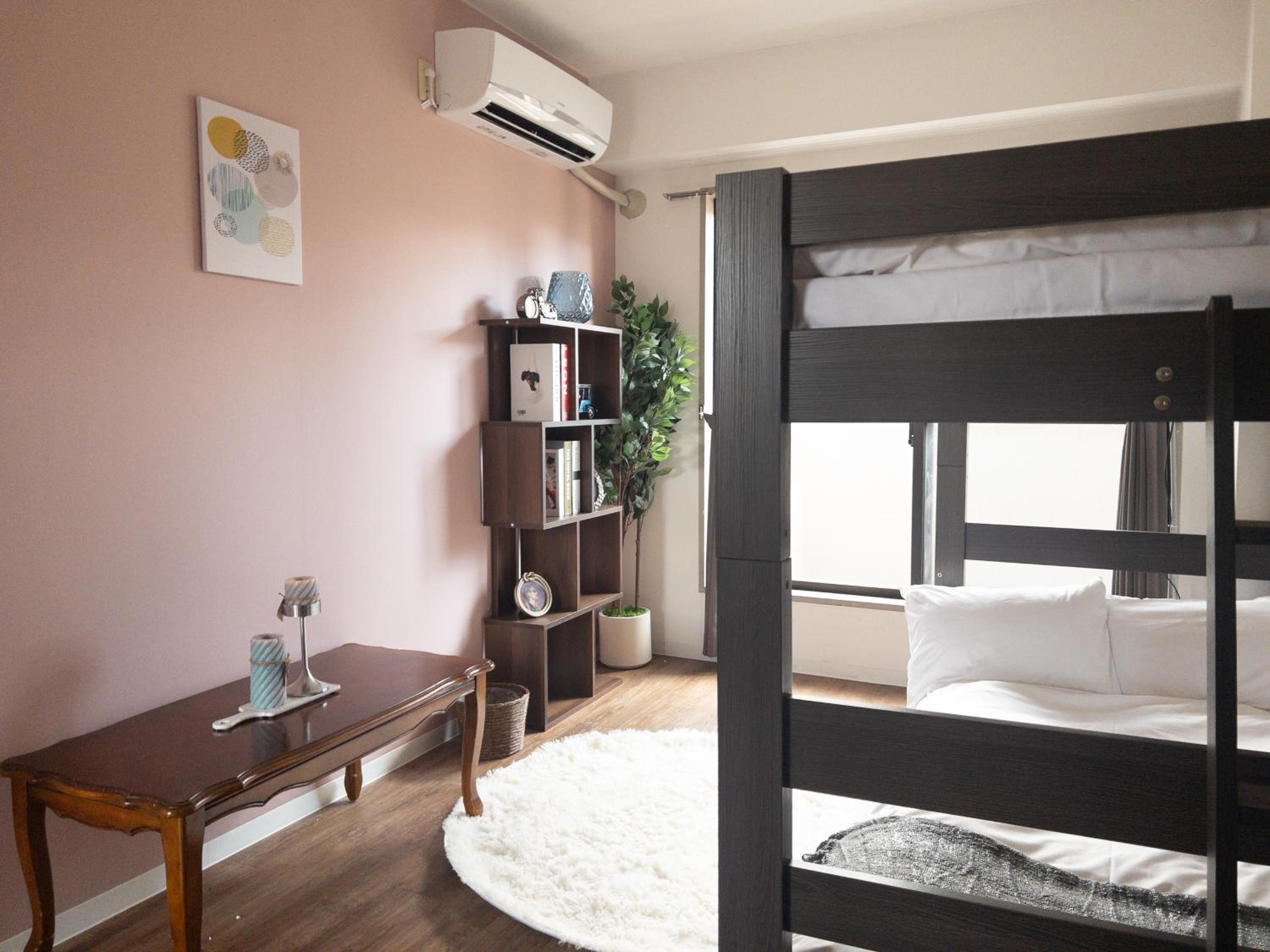 Basic Triple Room With Shared Bathroom photo 1
