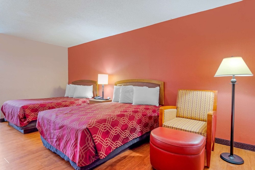 Standard Room, 2 Double Beds - Photo 1