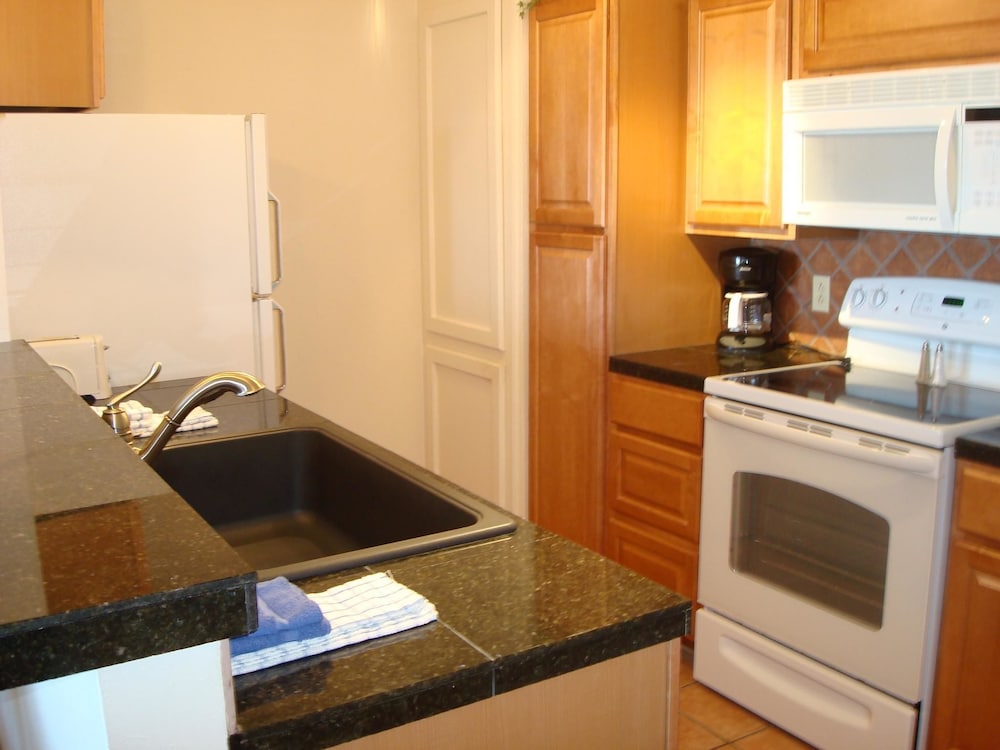Condo, 2 Bedrooms photo 3