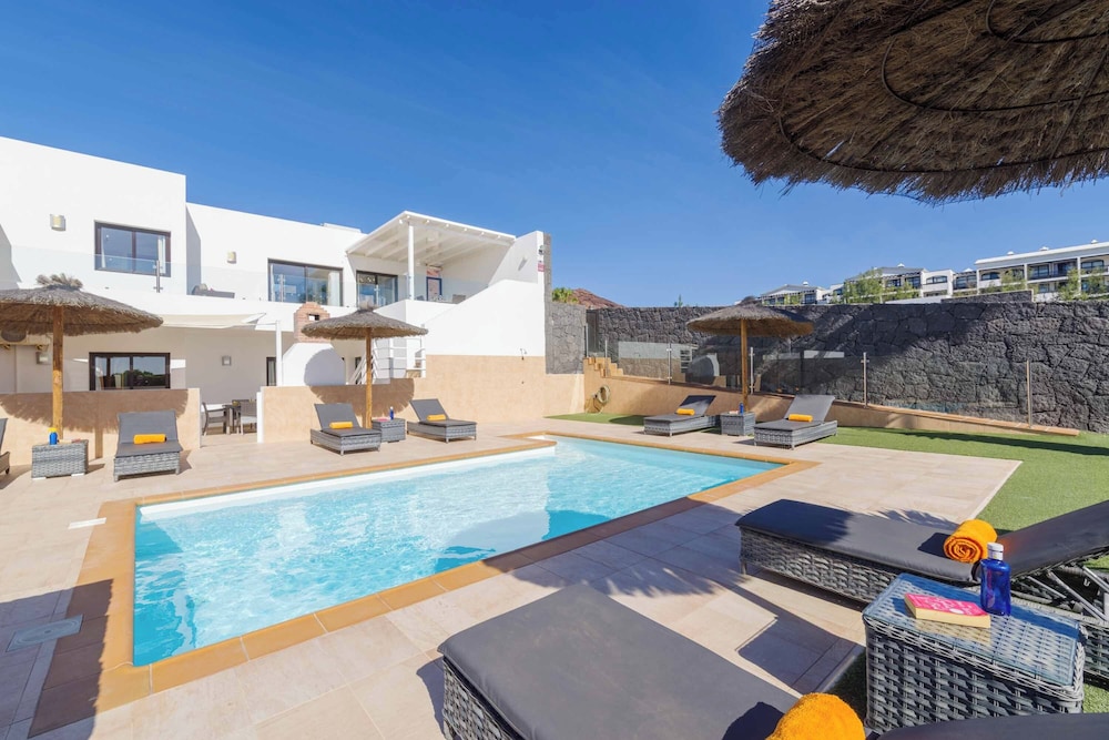 Villa (4 Bedrooms)