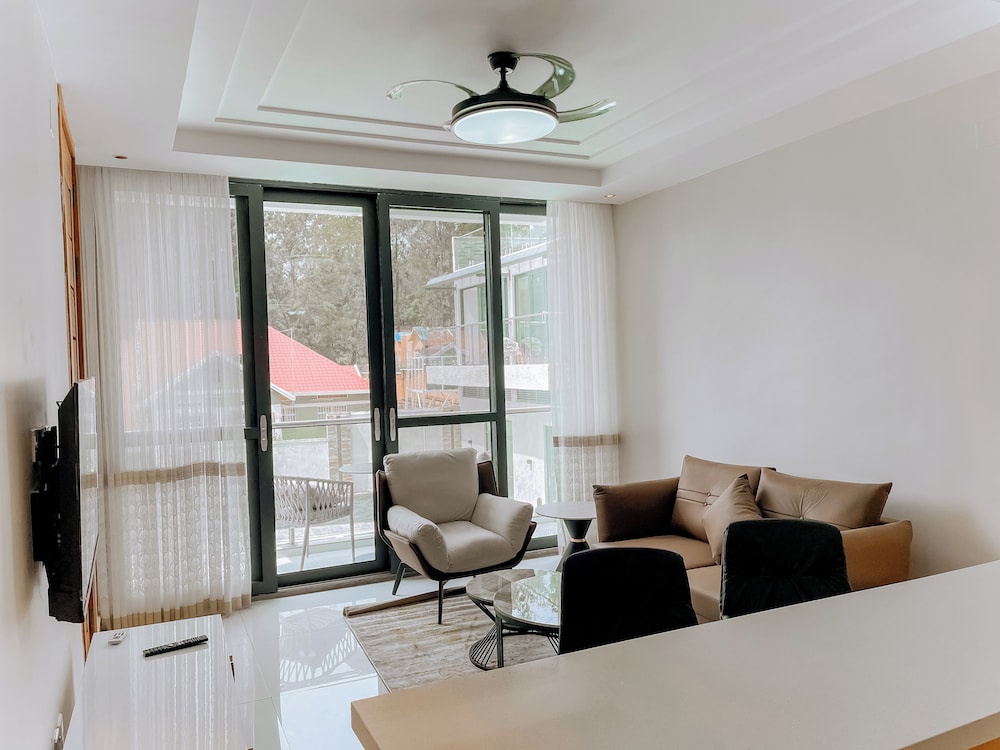 Deluxe Studio Suite, Kitchenette, City View photo 3