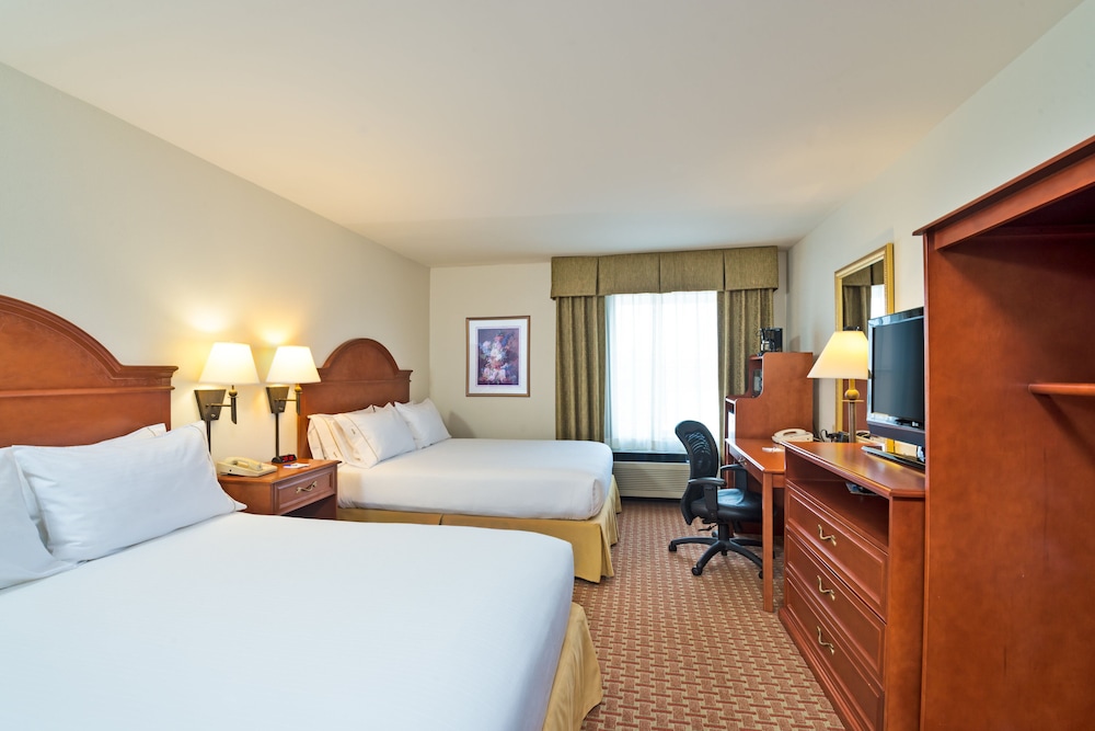 Standard Room, 2 Queen Beds - Photo 1