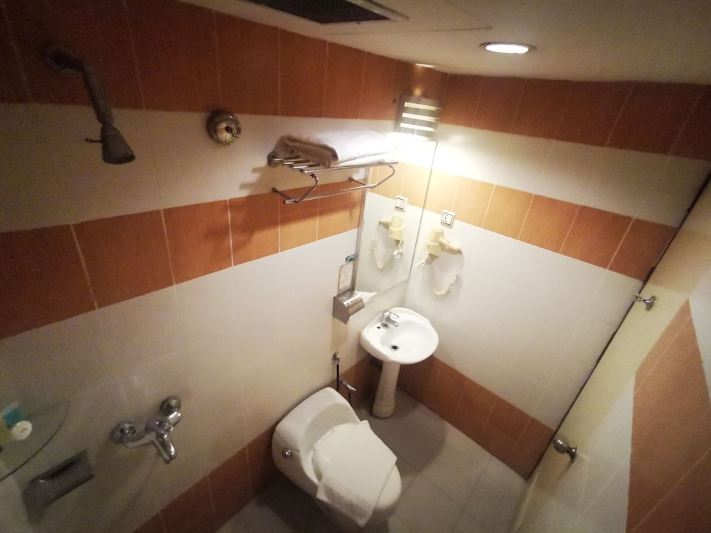 Standard Double or Twin Room - Photo 3