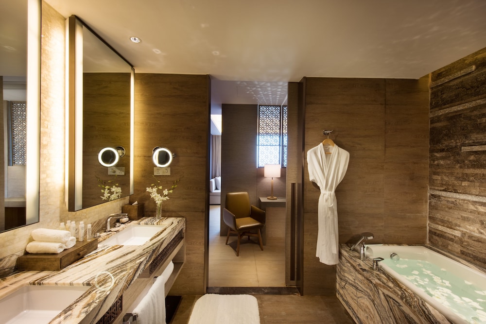 Deluxe Suite, Club Lounge Access photo 3