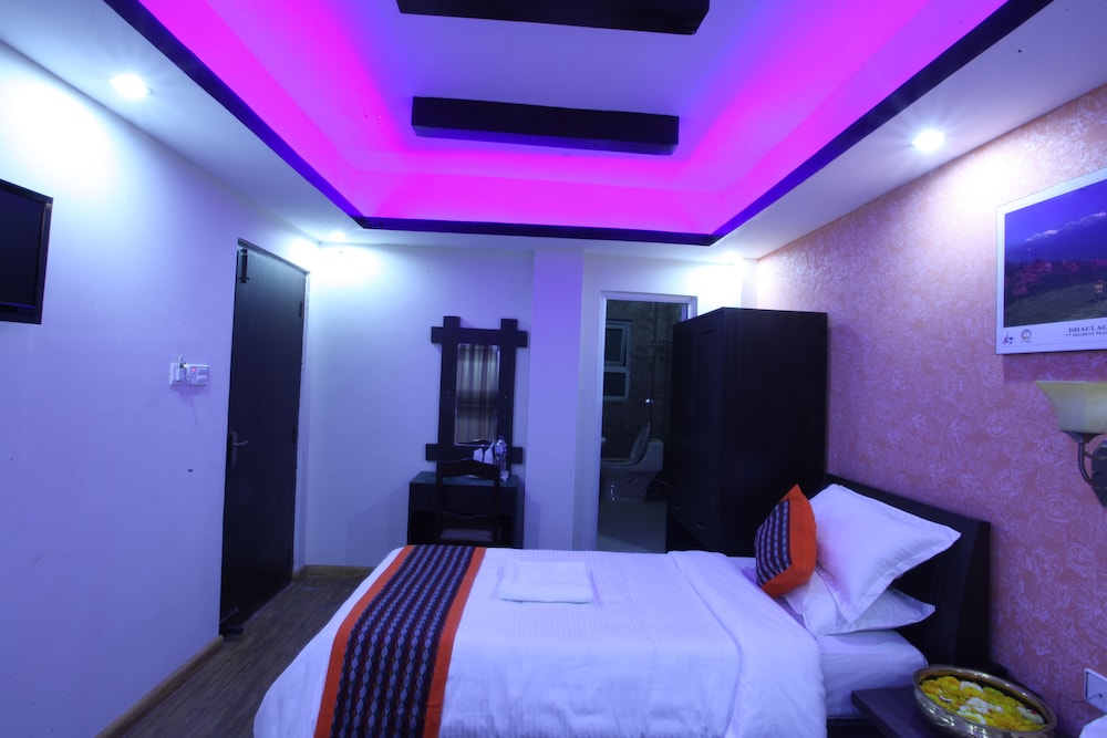 Deluxe Double or Twin Room, 1 King Bed, Private Bathroom, City View
