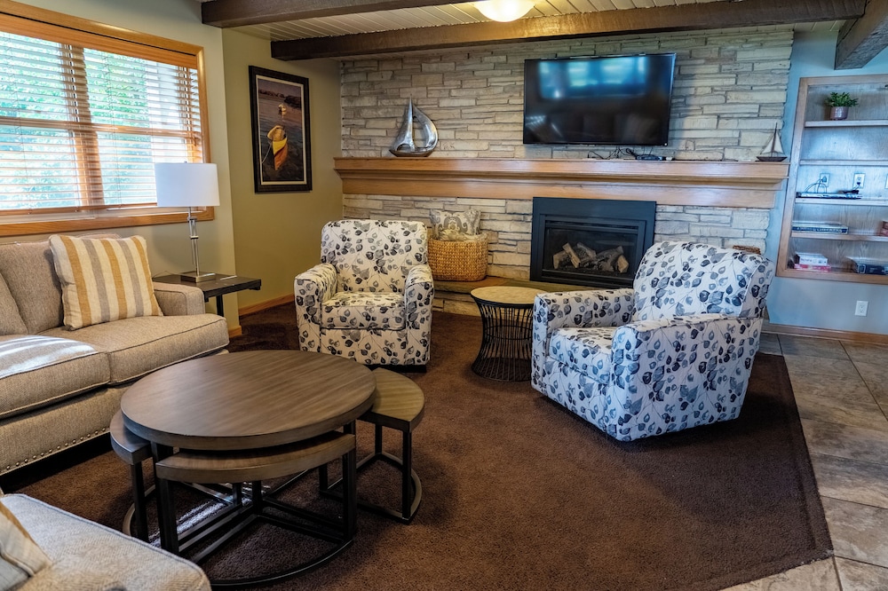House, Multiple Beds, Patio (Lake House) photo 2