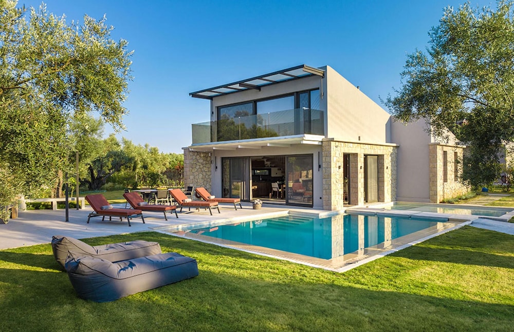 Villa photo 1