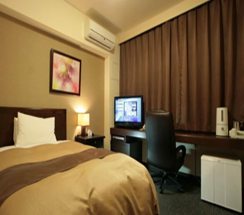 Single Room, Smoking