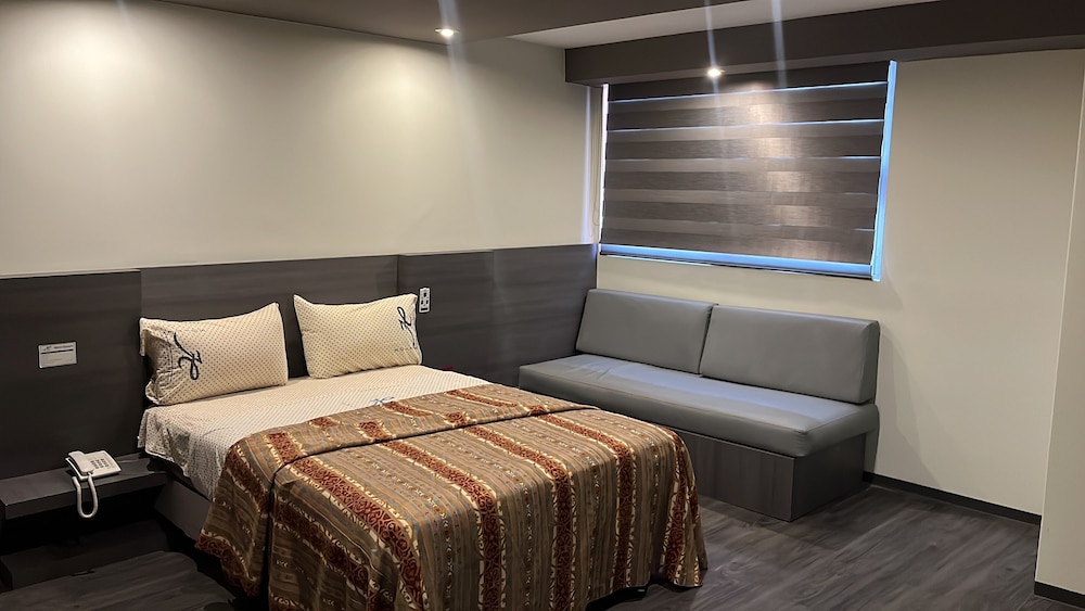 Classic Double or Twin Room, Private Bathroom, City View