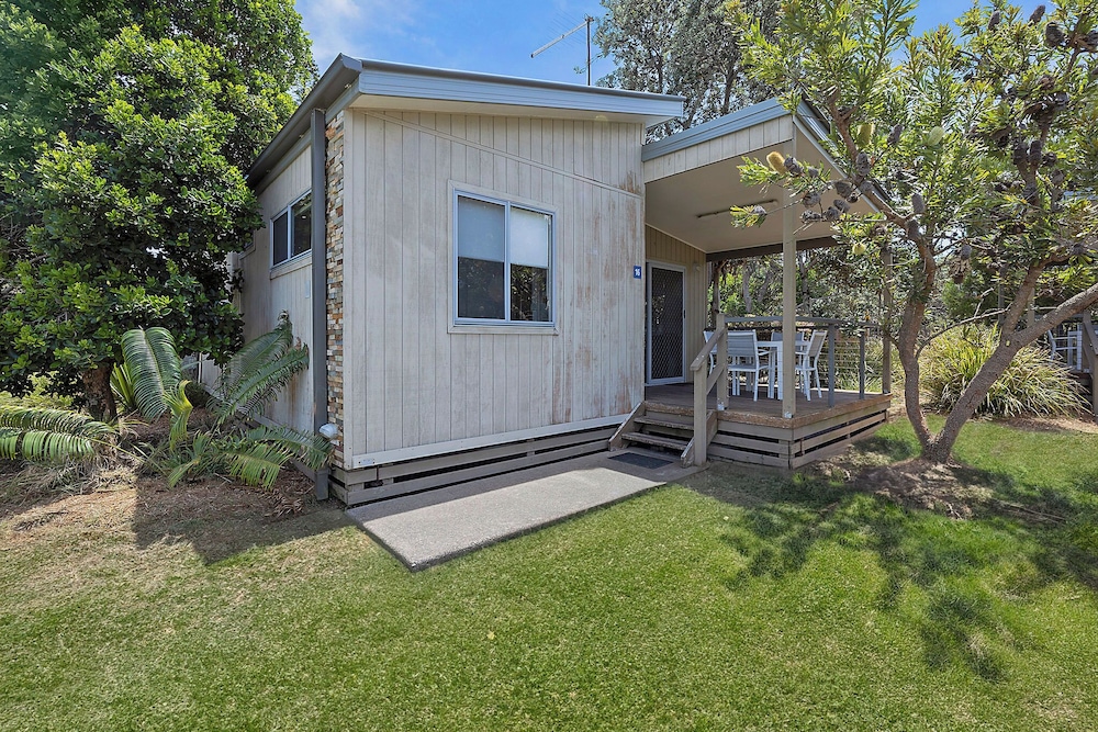 Deluxe Cabin - Sleeps 4 - Dog Friendly photo 1