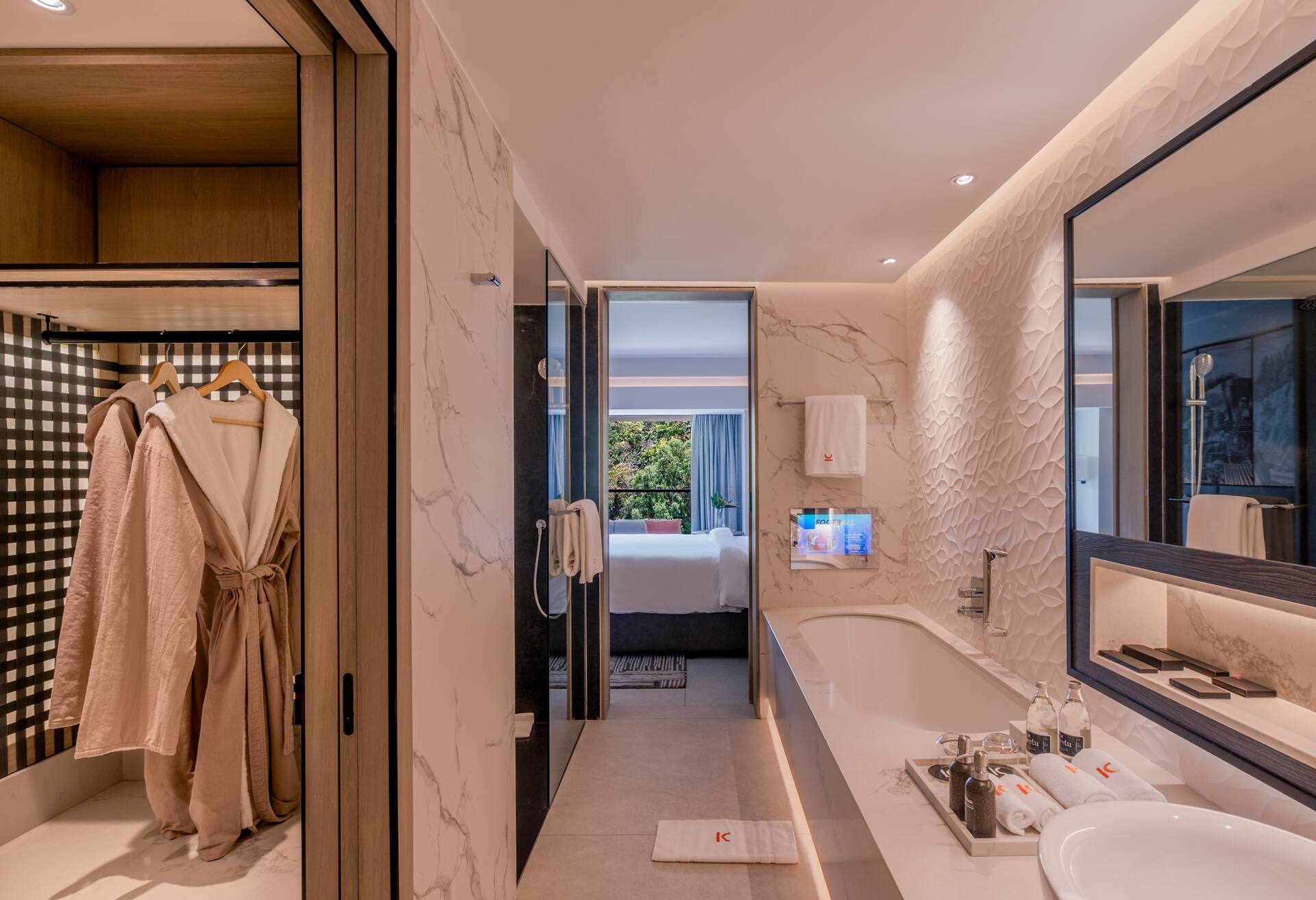 Signature King Room-balcony photo 2