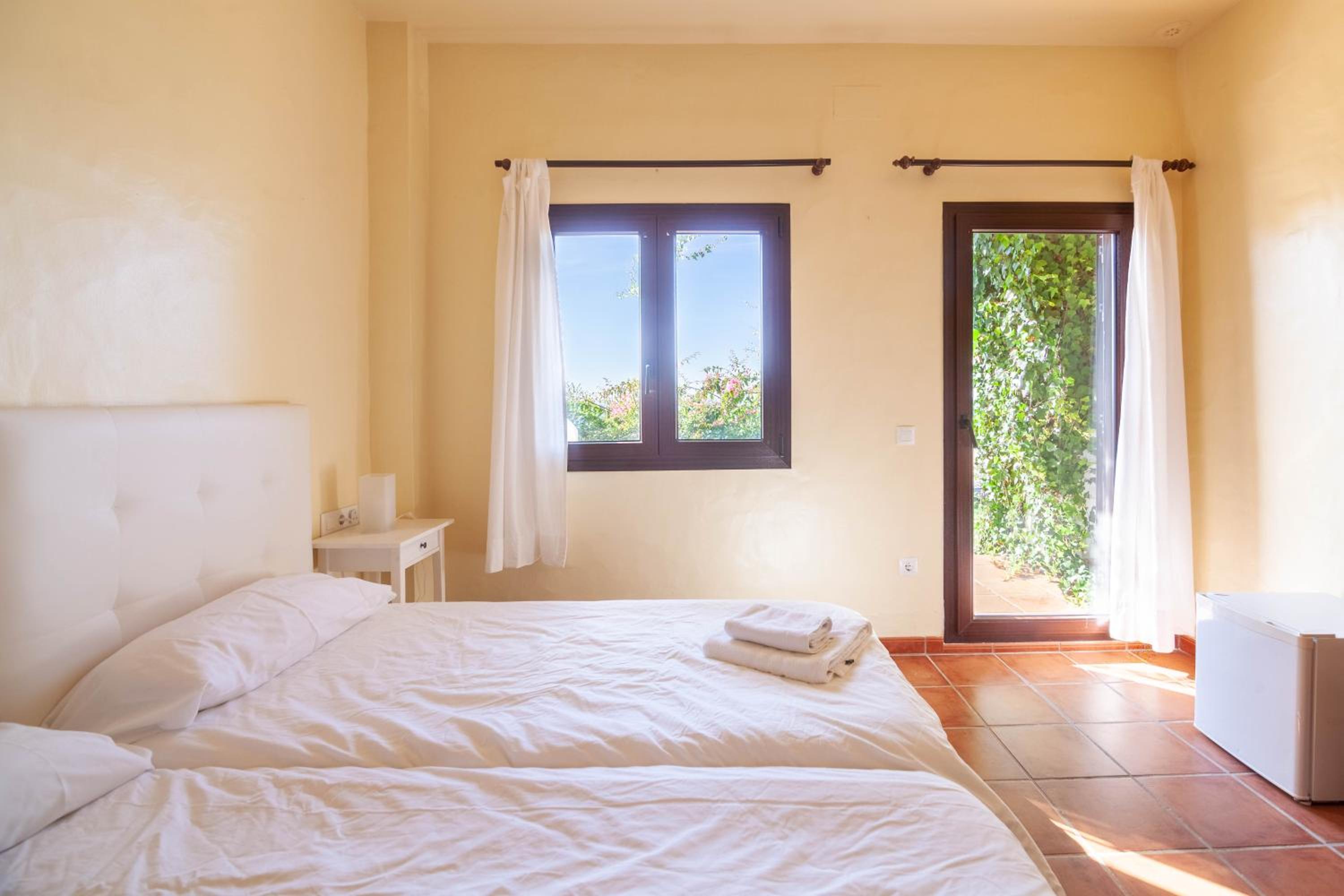 Habitación Doble con Vista a la Piscina