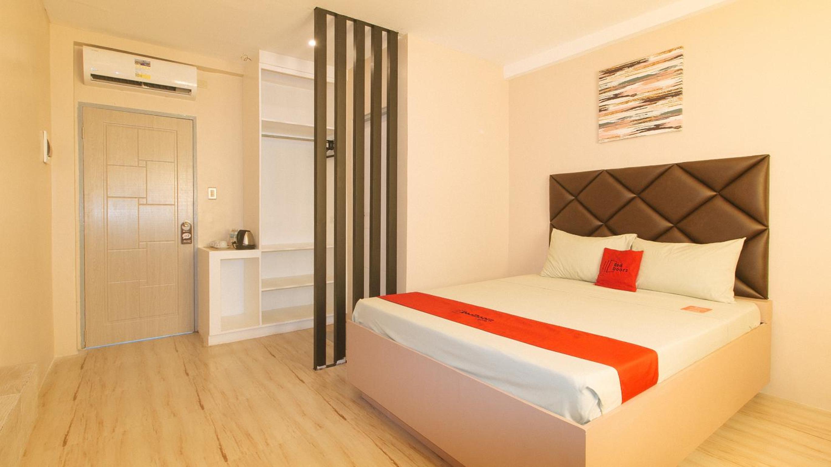 Deluxe Room - Photo 9