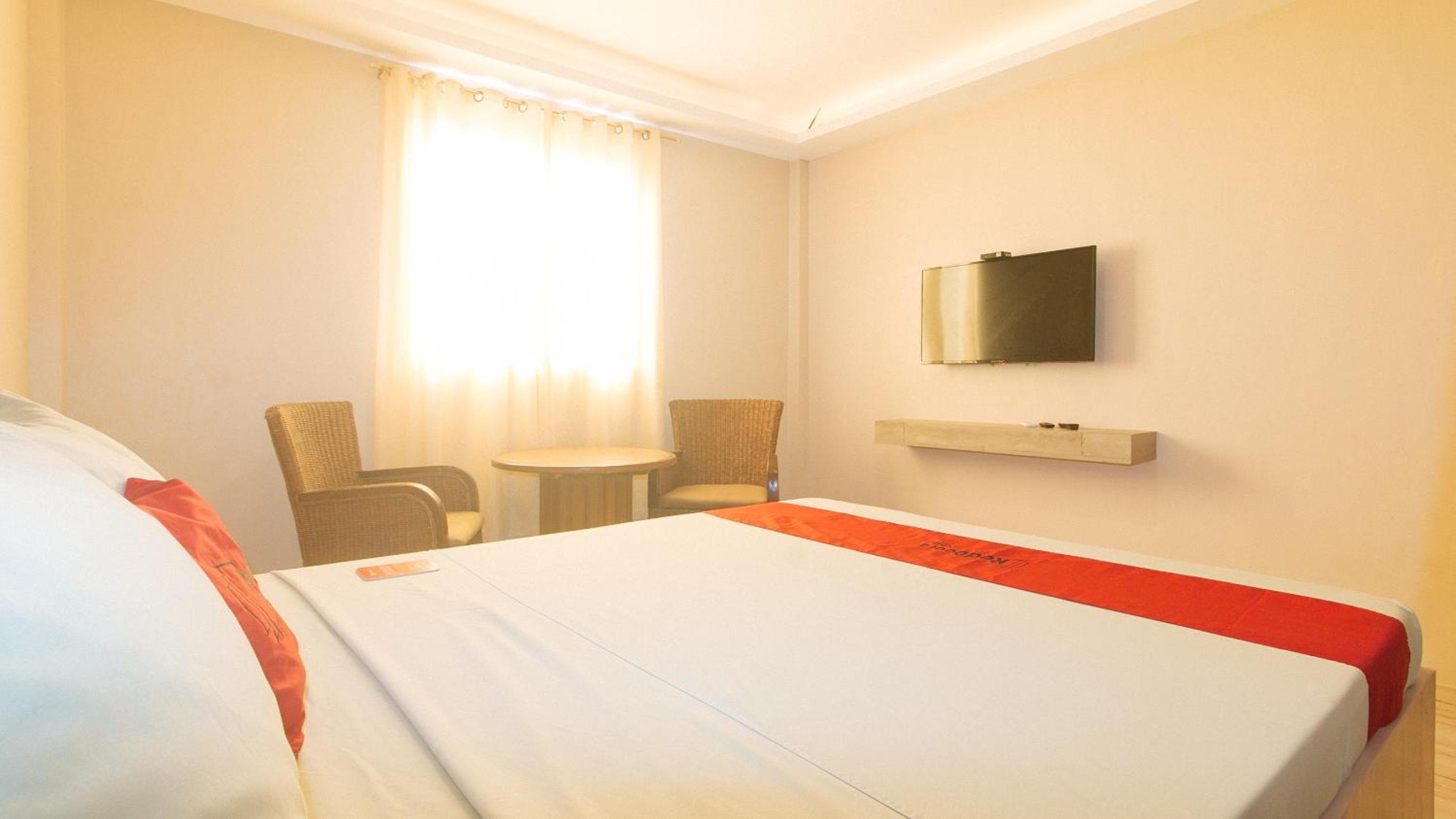 Deluxe Room - Photo 7