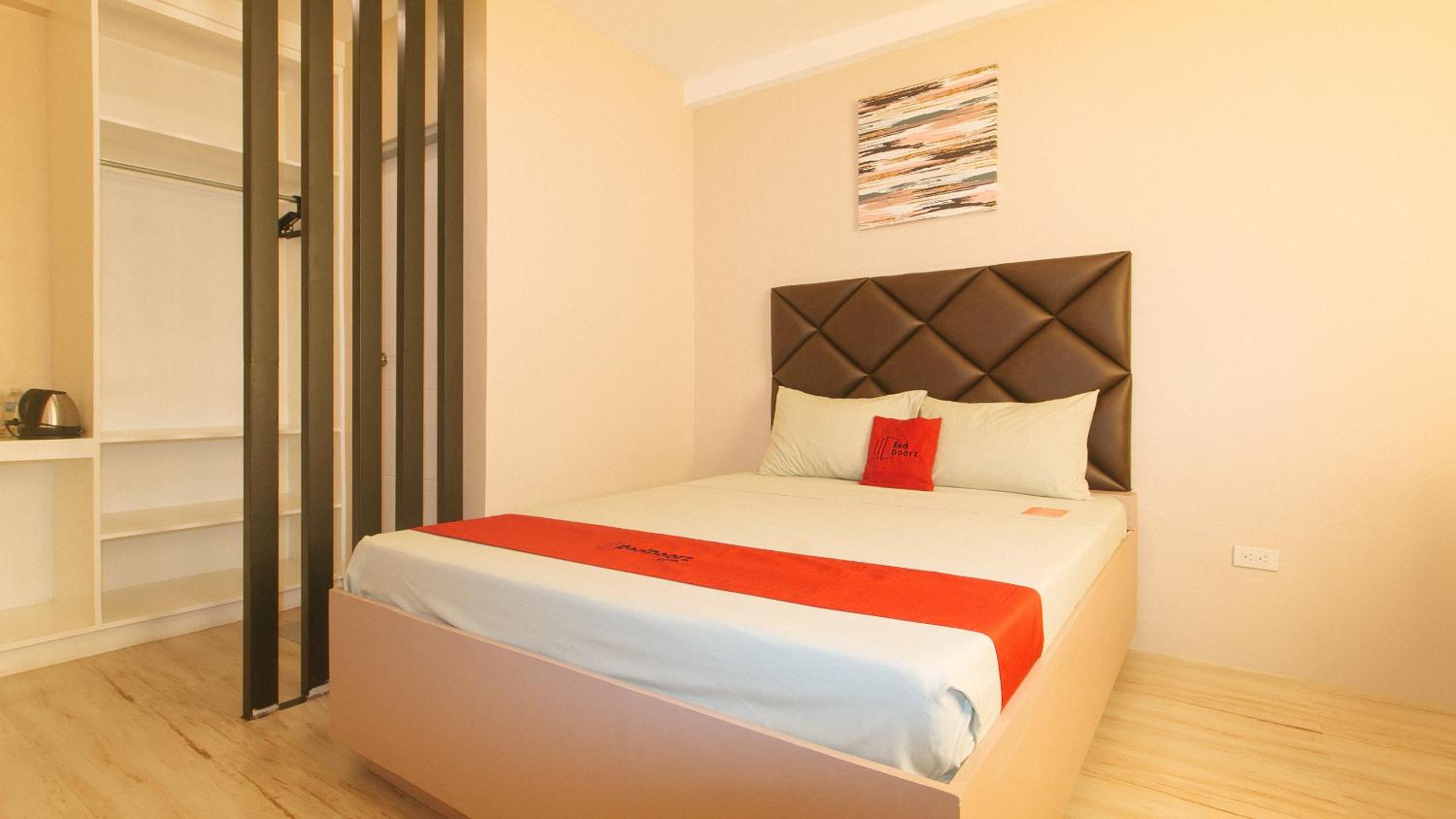 Deluxe Room - Photo 10