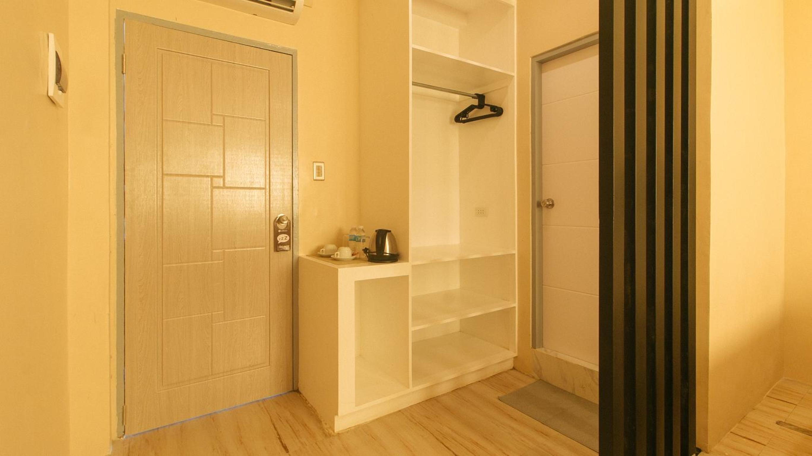 Deluxe Room - Photo 5