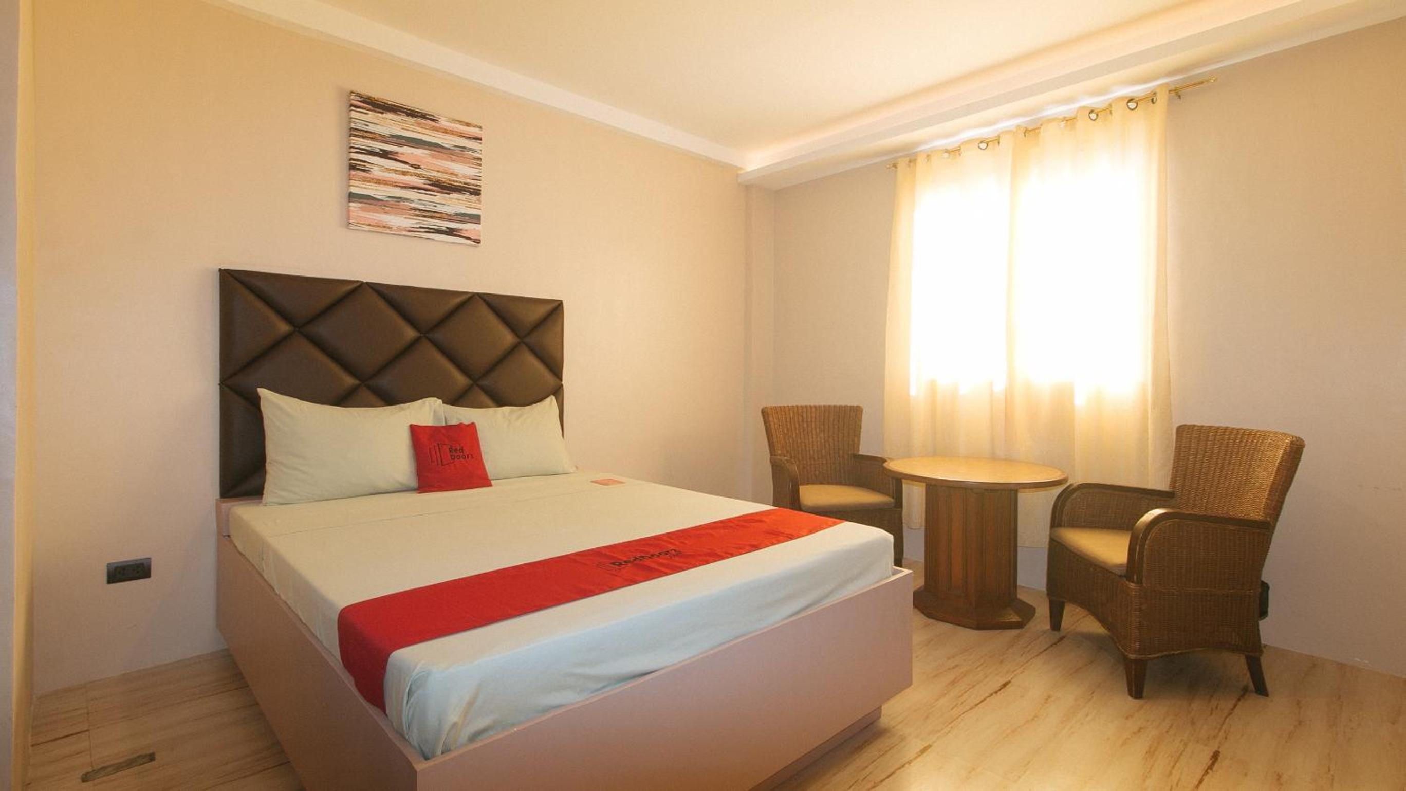 Deluxe Room - Photo 11