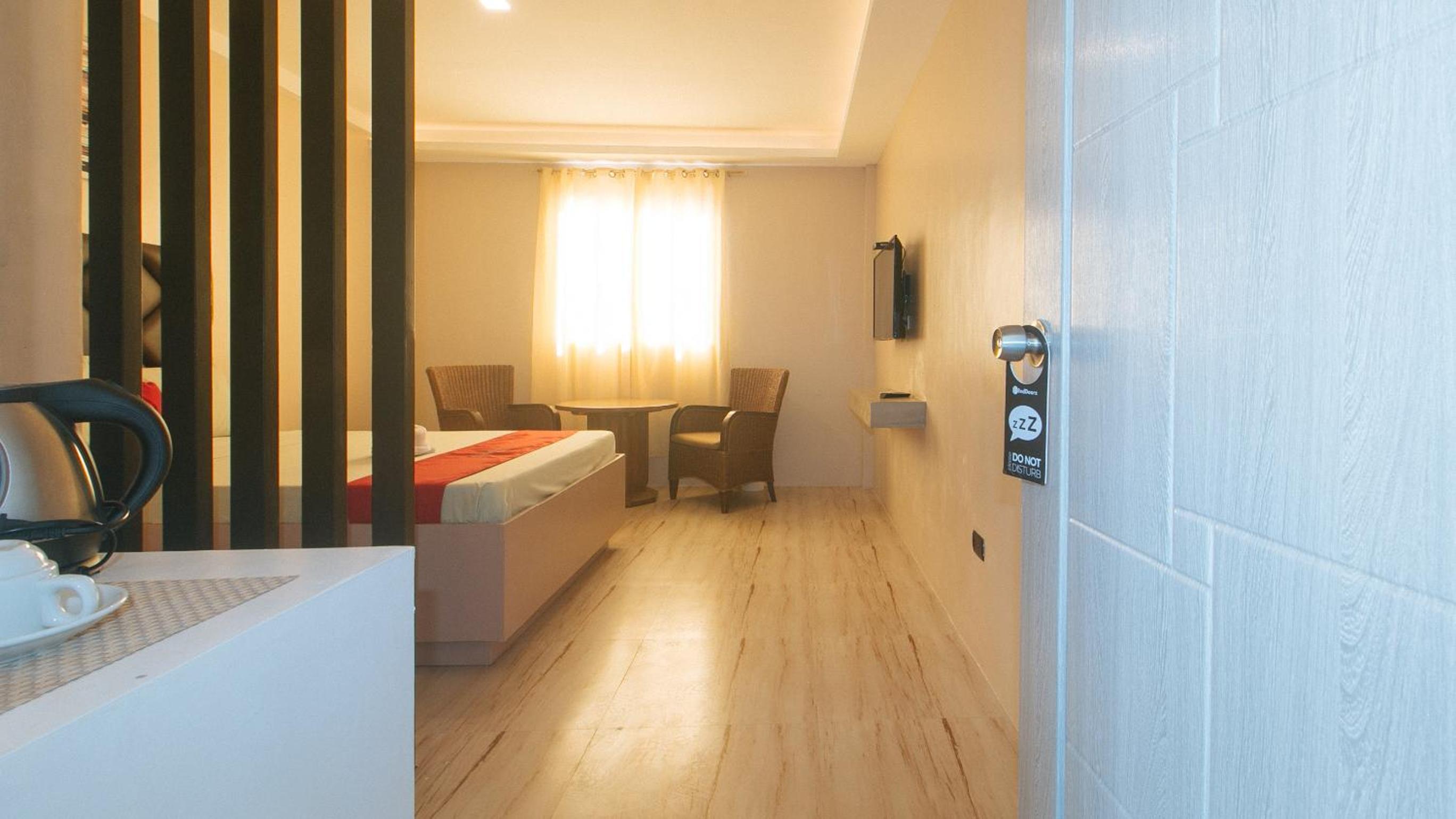 Deluxe Room - Photo 6