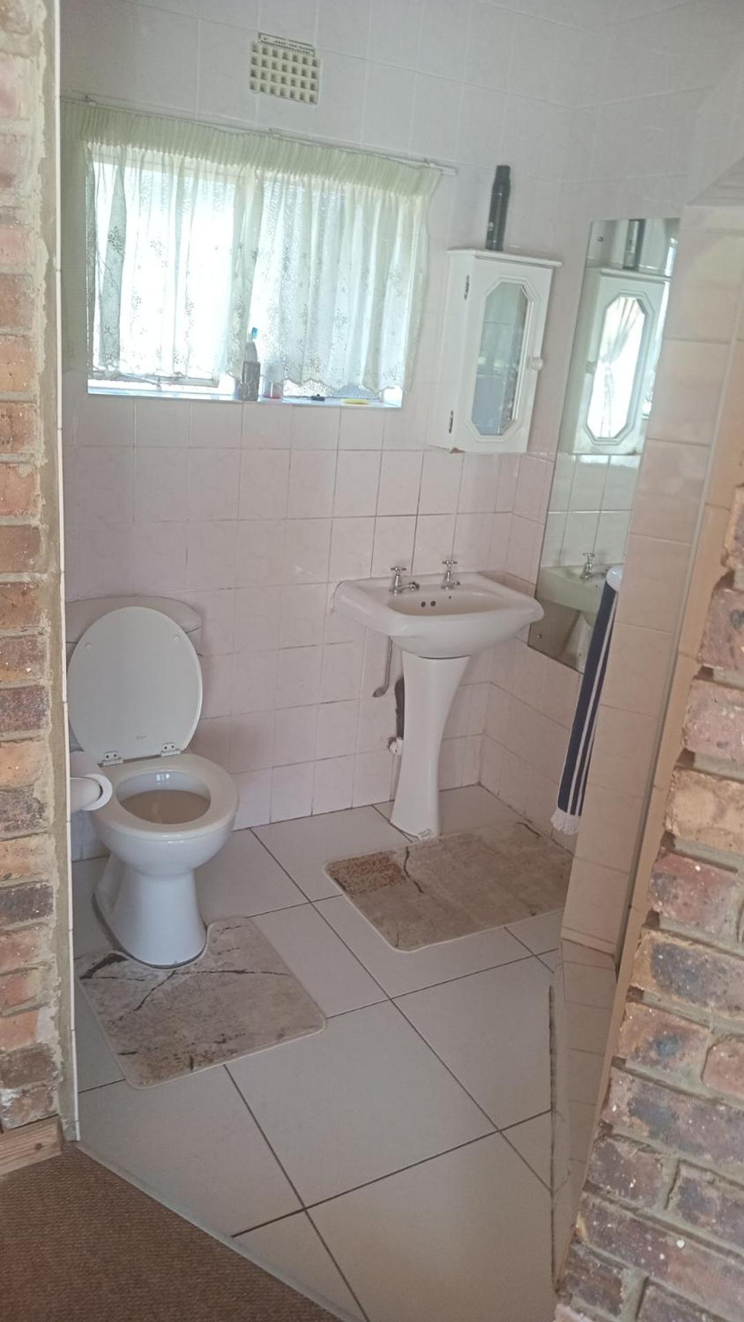 Three-Bedroom House photo 2