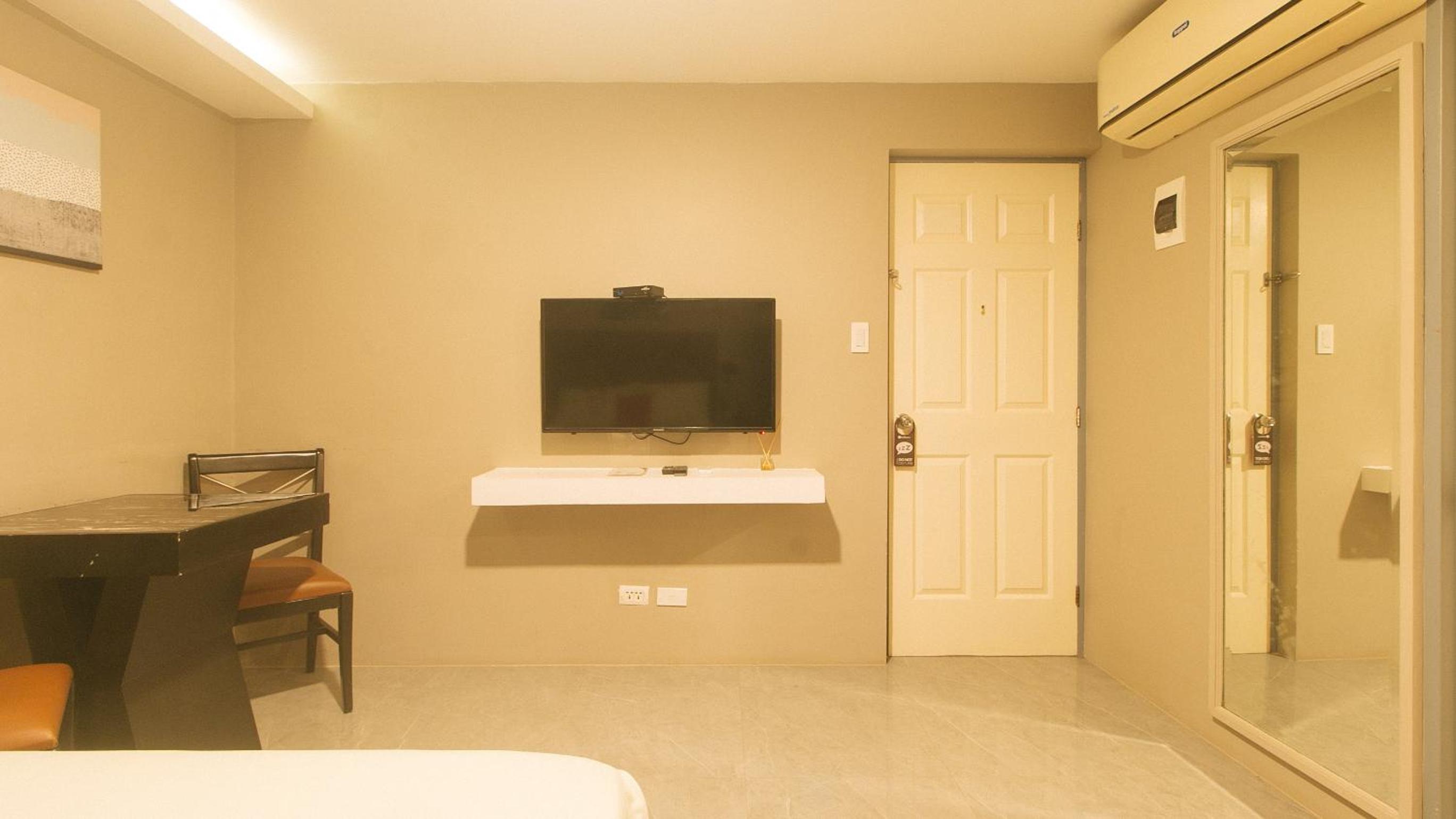 Suite - Photo 7
