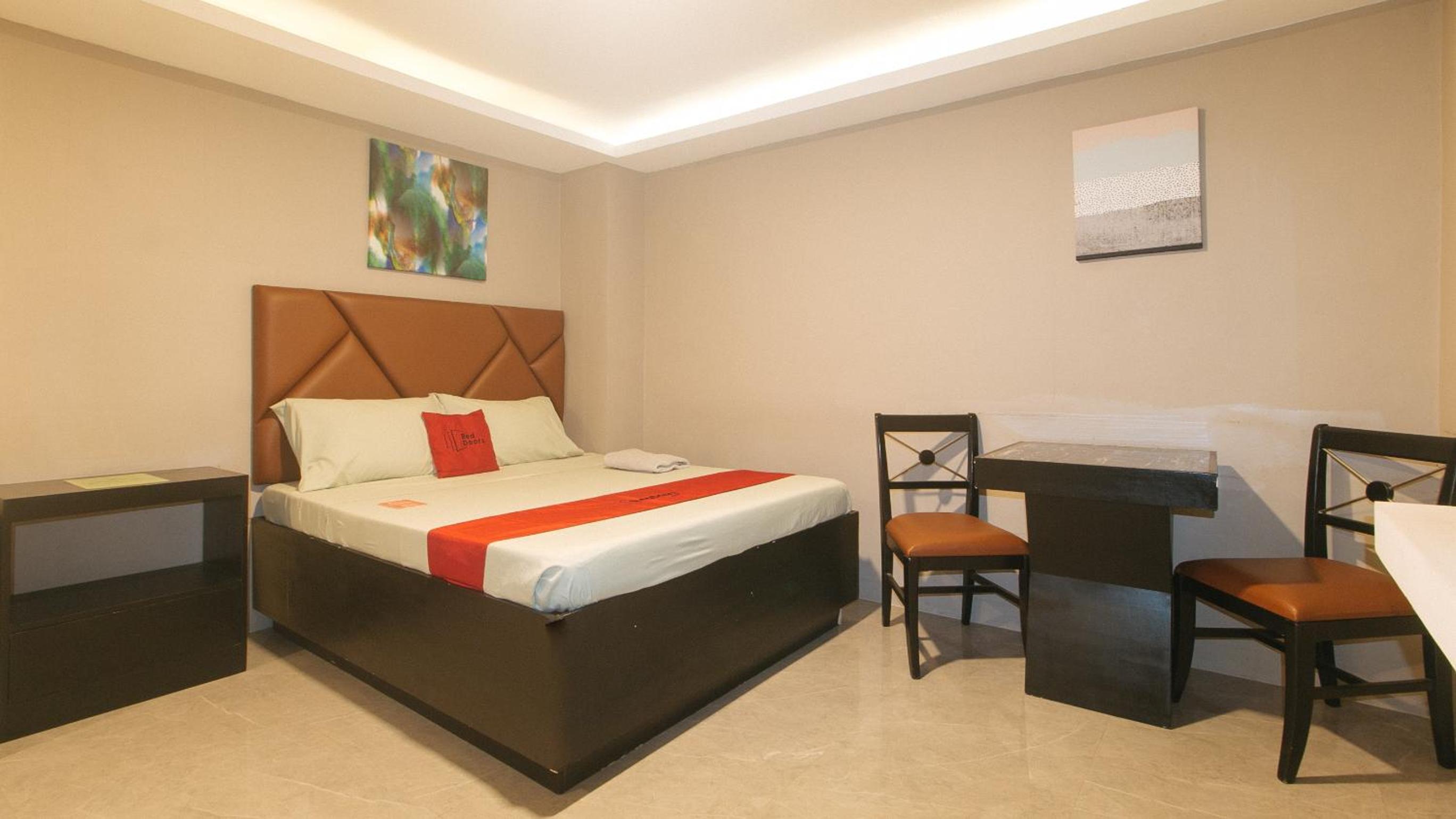 Suite - Photo 10