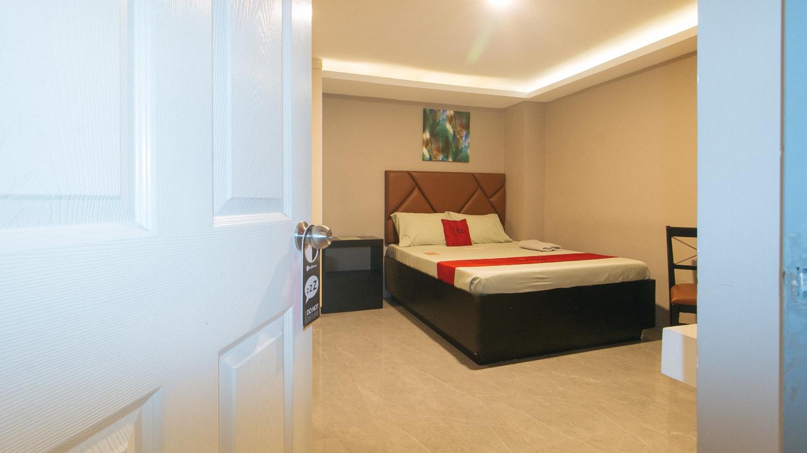 Suite - Photo 11