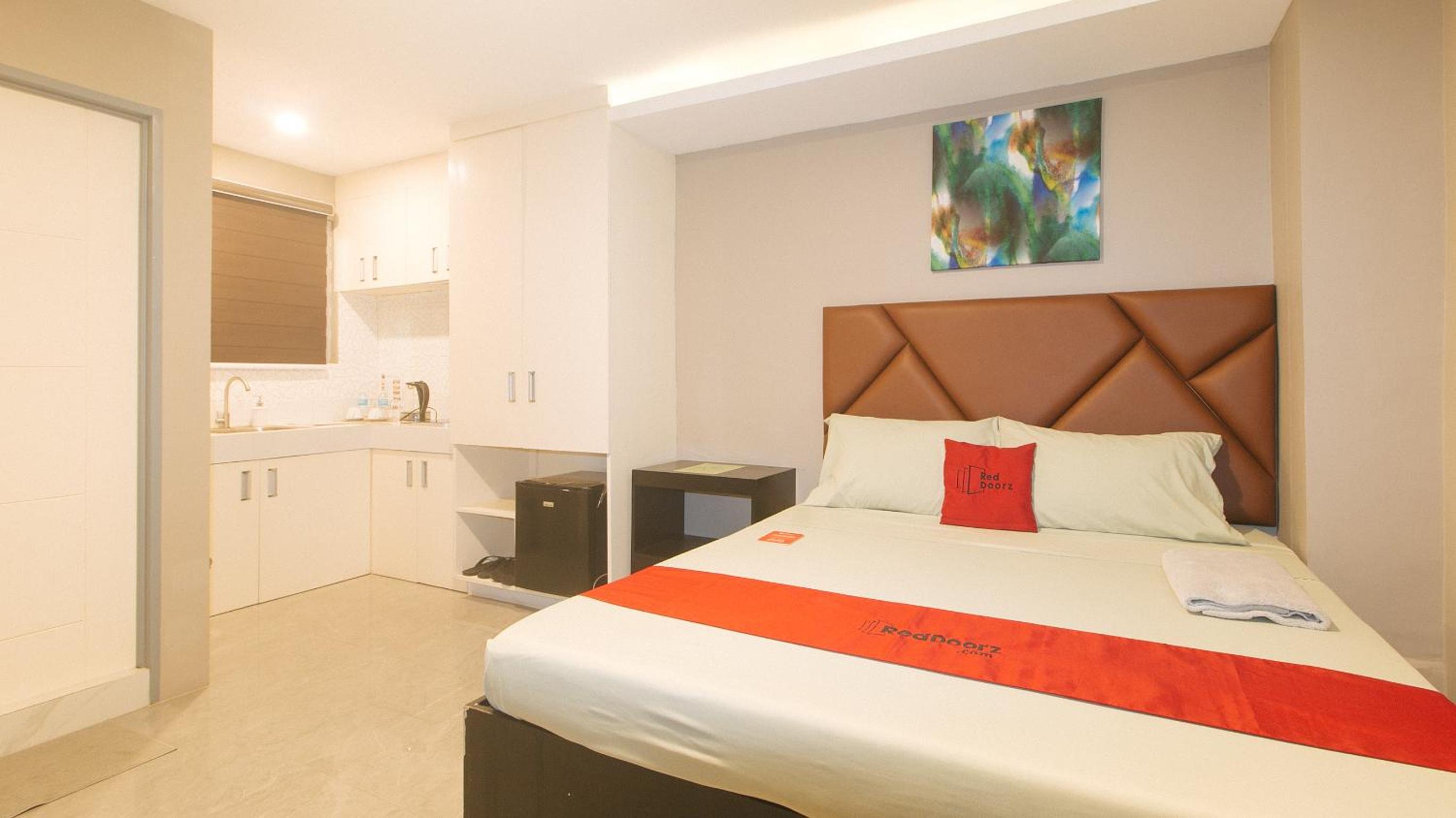Suite - Photo 1
