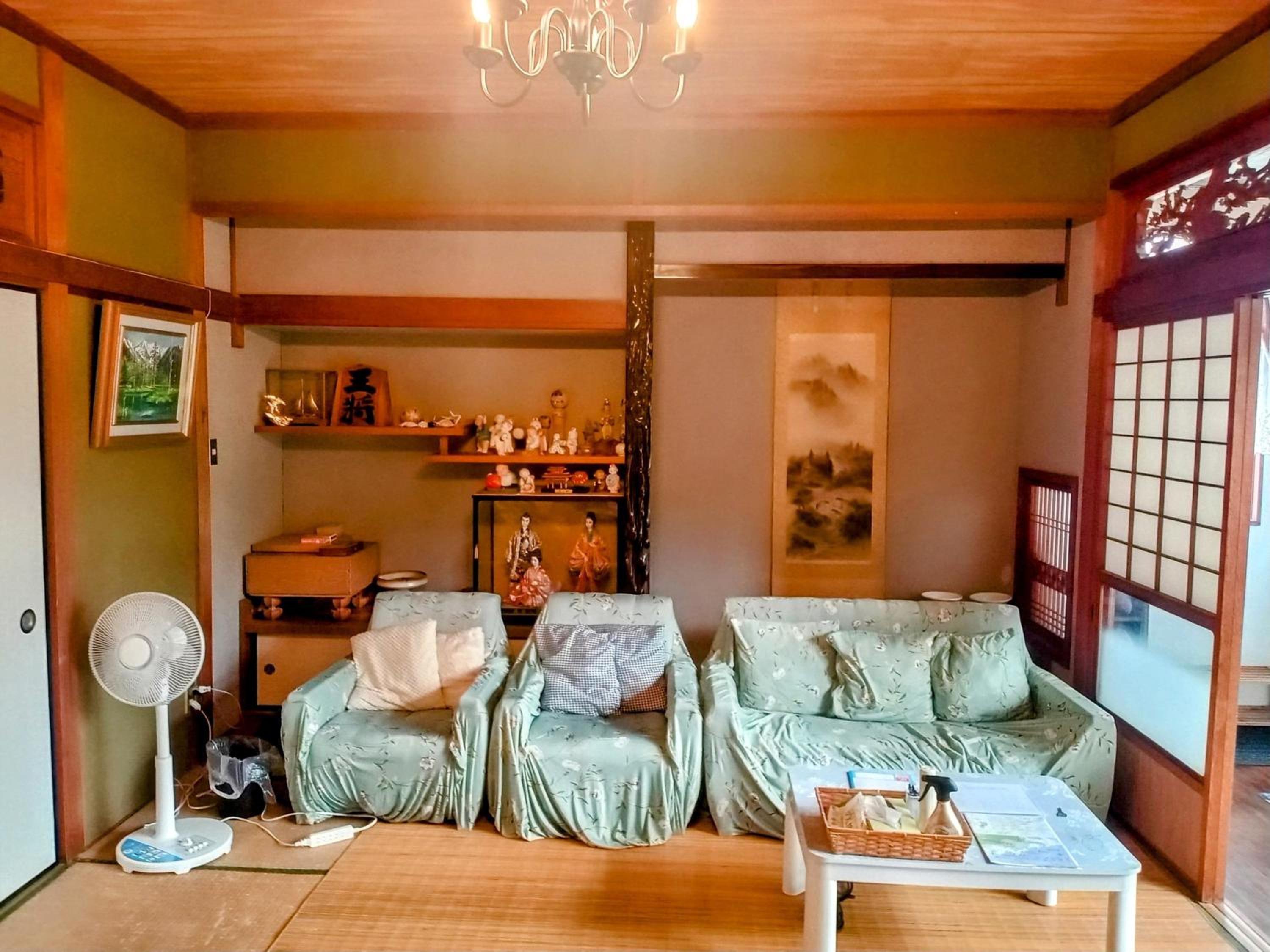 Three-Bedroom Apartment with Balcony photo 1