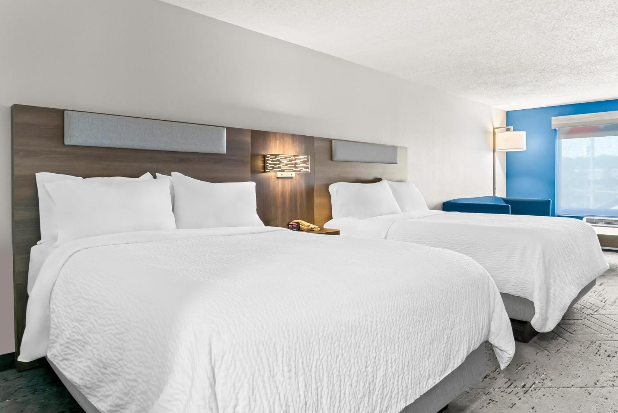 Queen Suite with Two Queen Beds and Sofa Bed - Photo 1