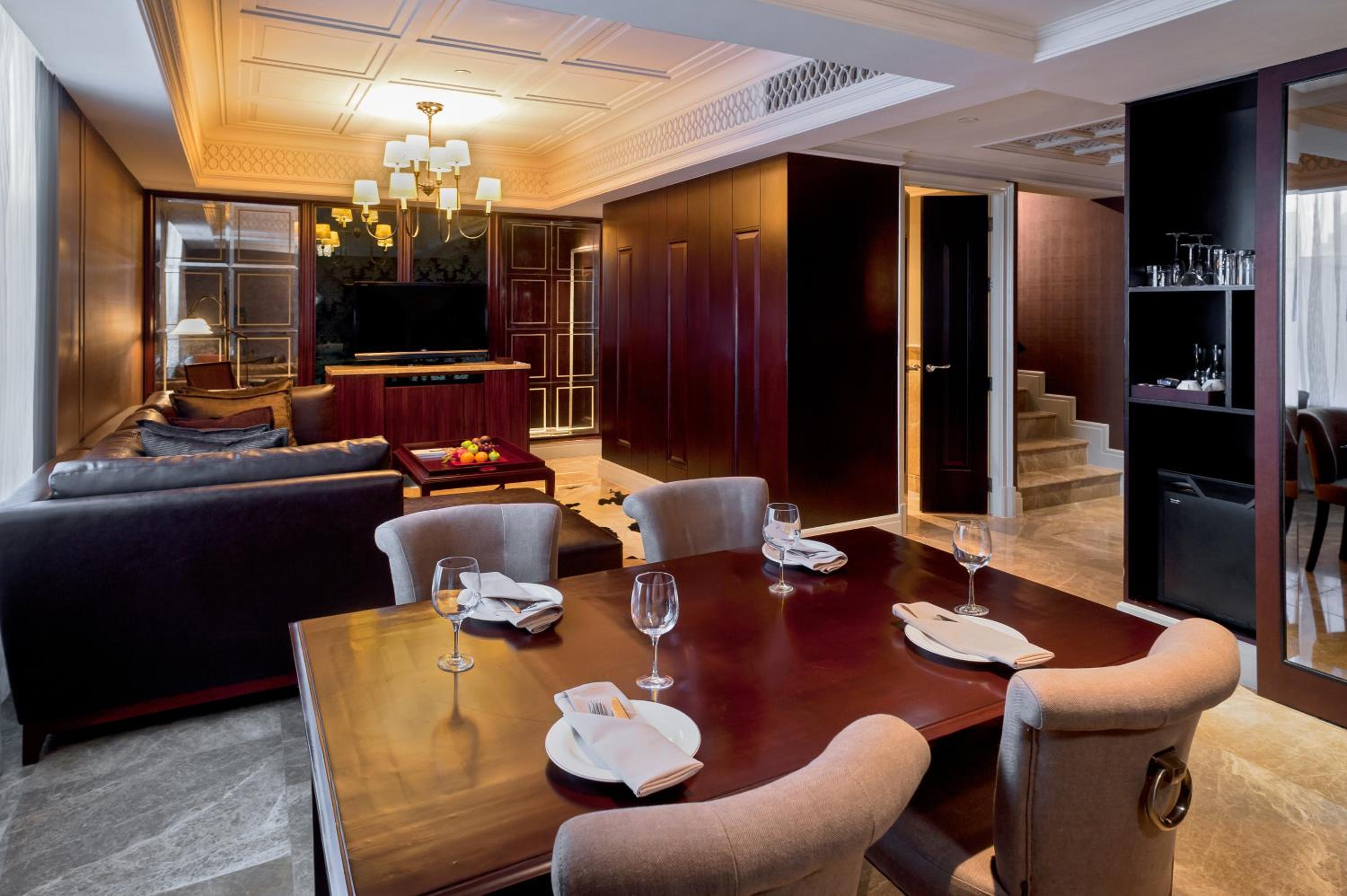 Dusid One-Bedroom Duplex King Suite - Club Benefits
