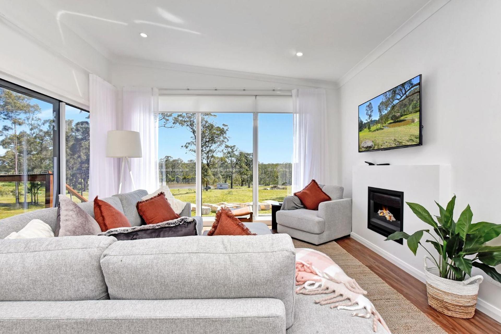Six-Bedroom House photo 1