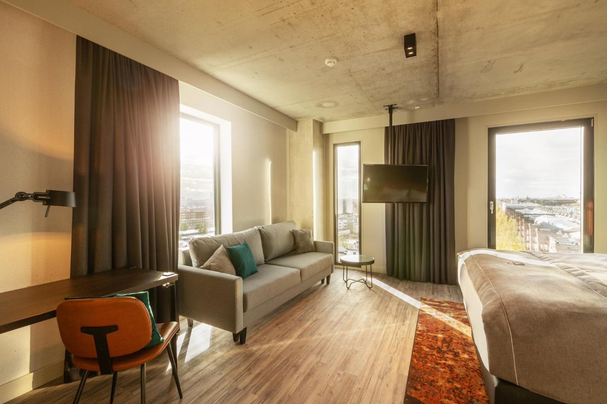 Premium Queen Room with sofa bed photo 3