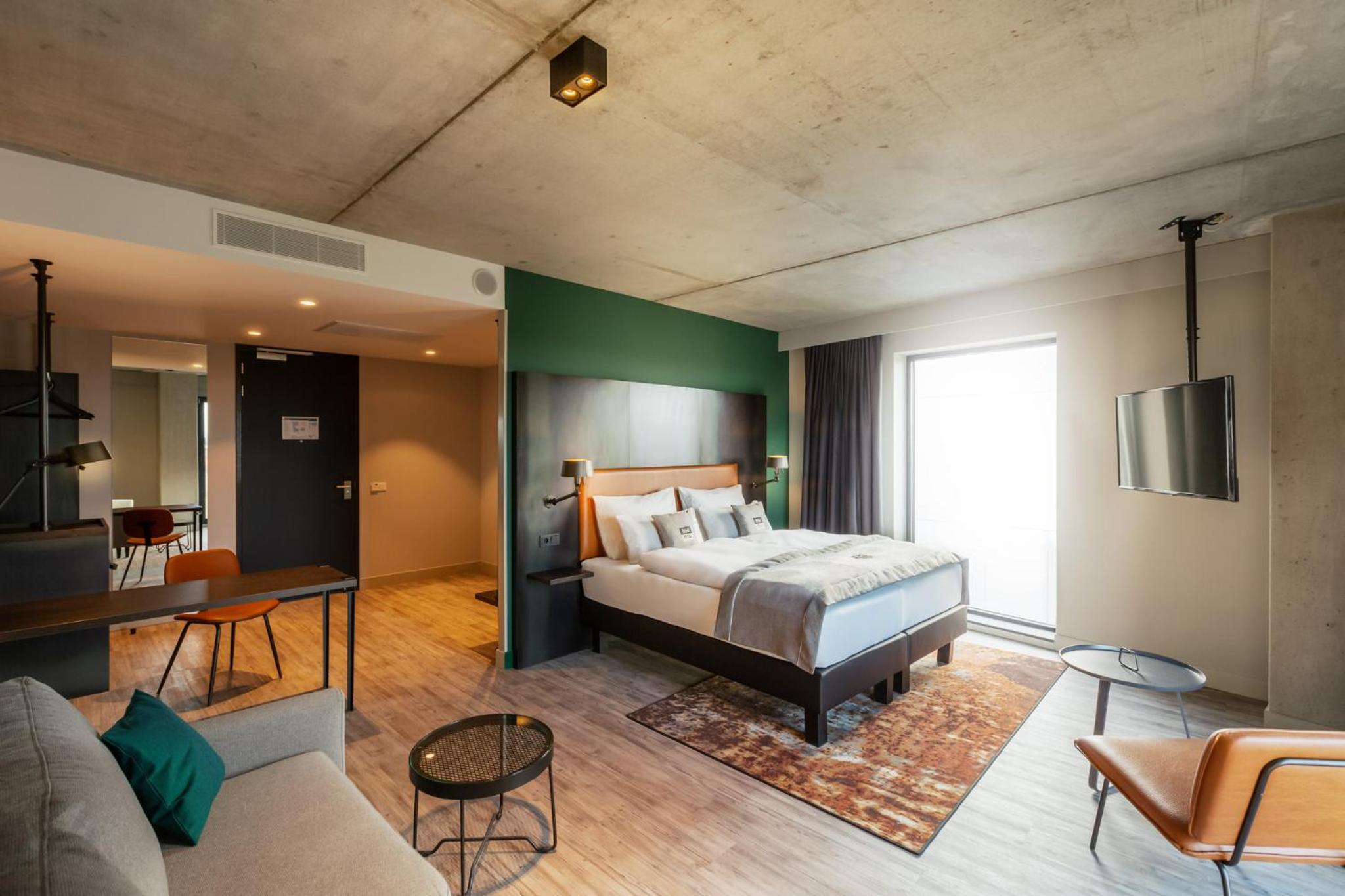 Premium Queen Room with Sofa Bed and Harbor View photo 2