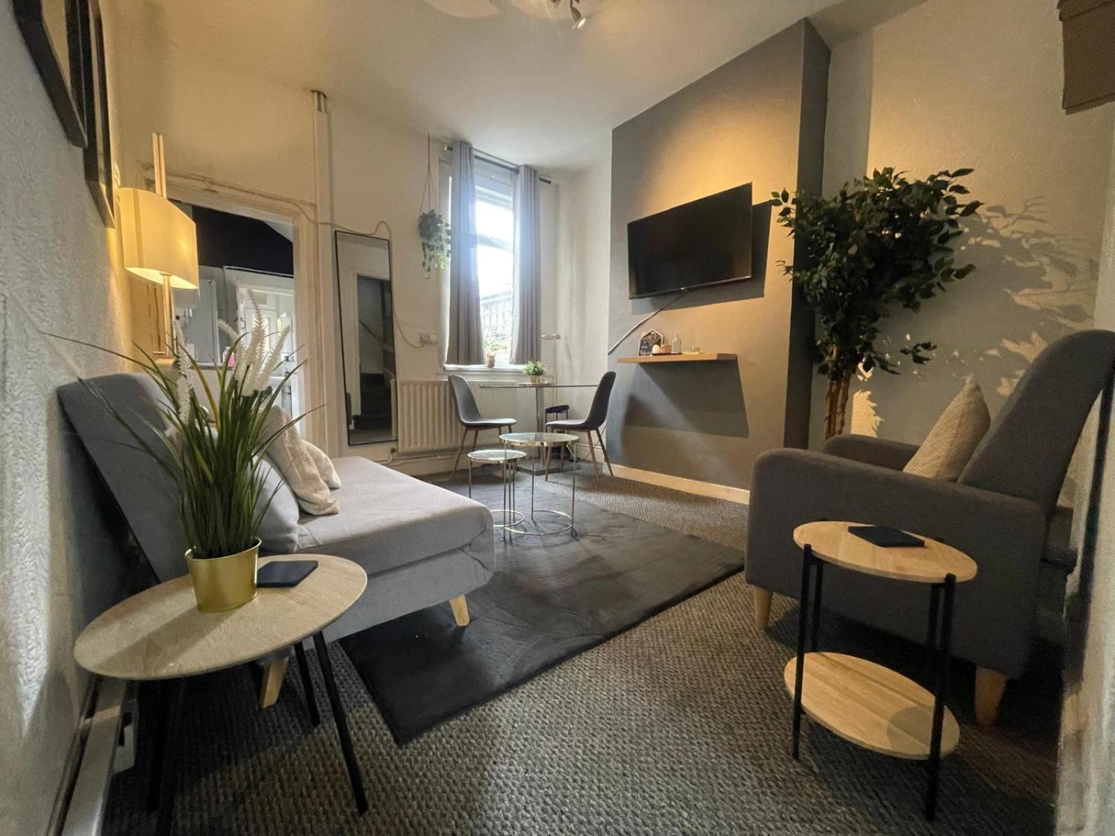 Three-Bedroom House photo 2