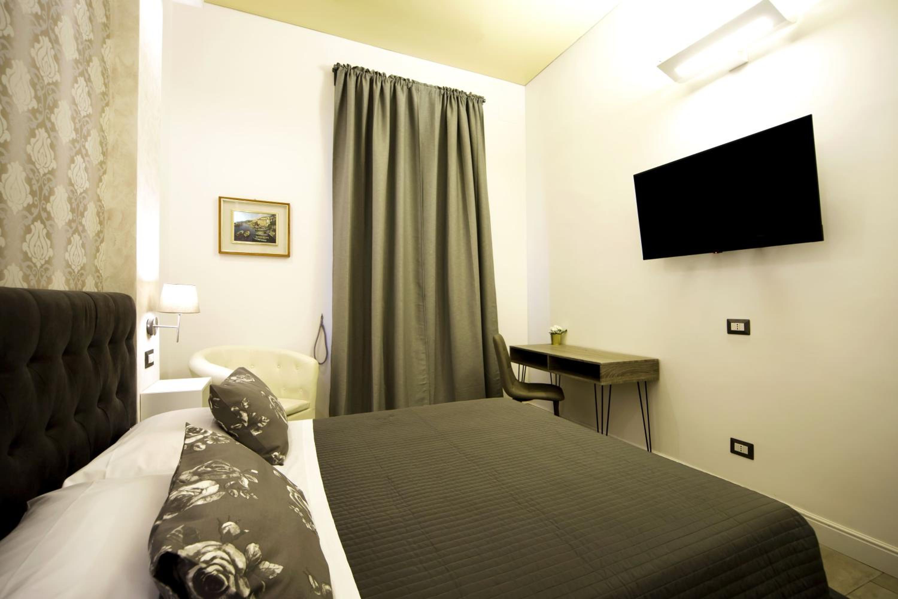 Double Room With Private Bathroom photo 2