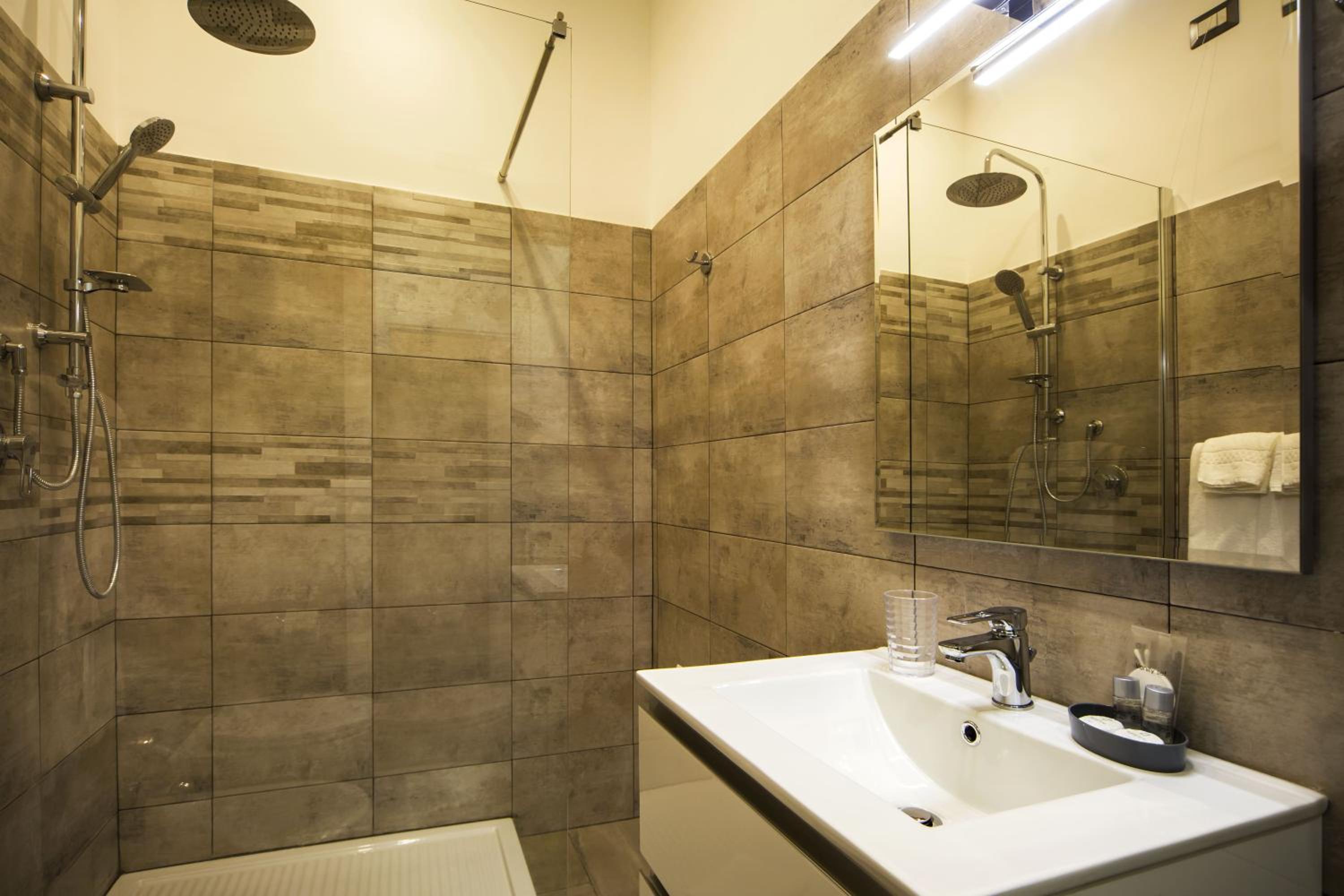 Double Room With Private Bathroom photo 3