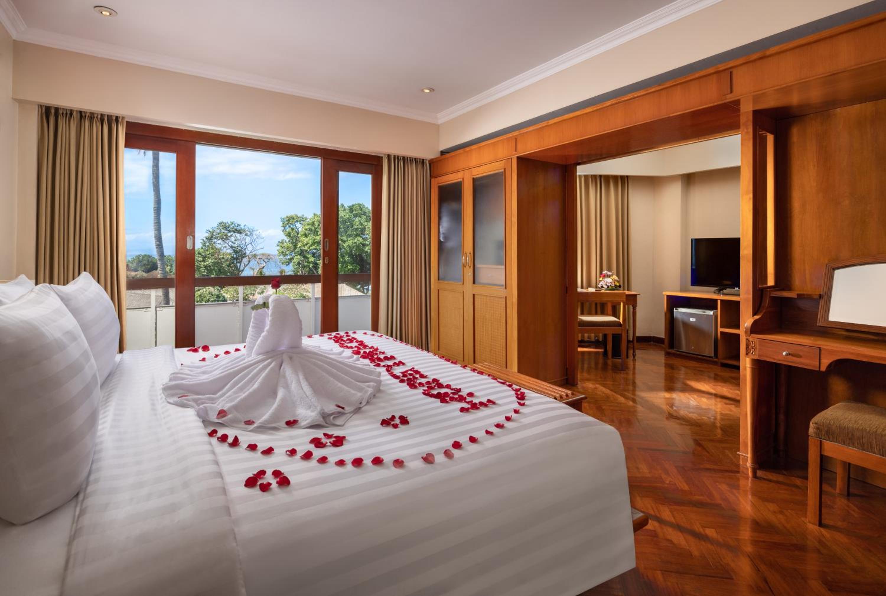 Corner Suite