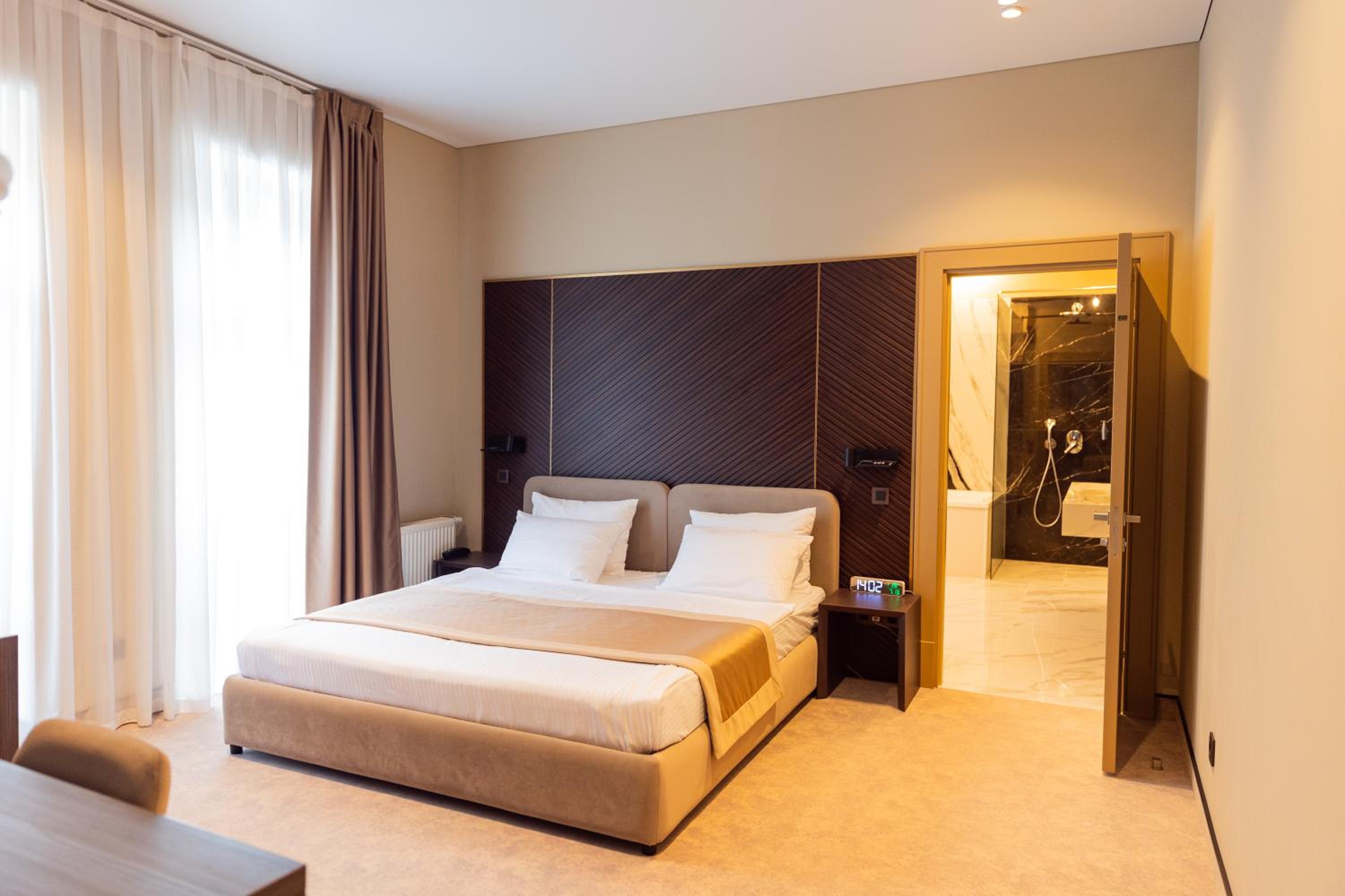 One-Bedroom Suite photo 1