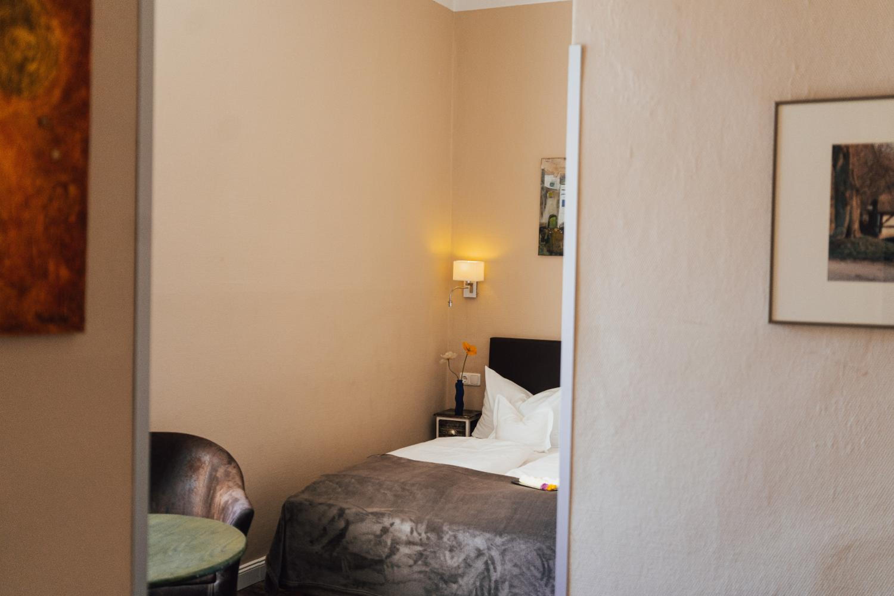 Queen Room with Balcony photo 3