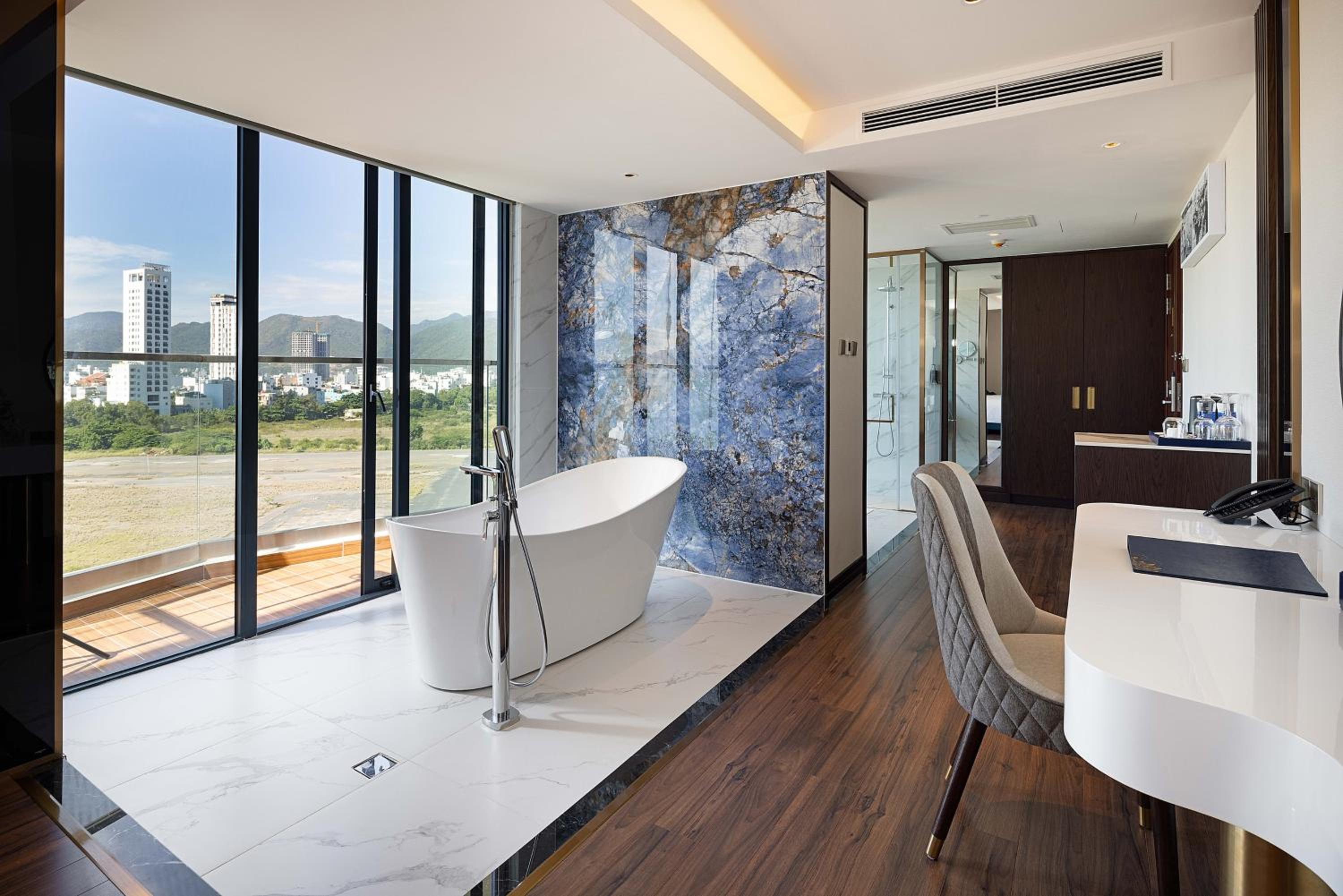 Romantic Suite - Photo 9