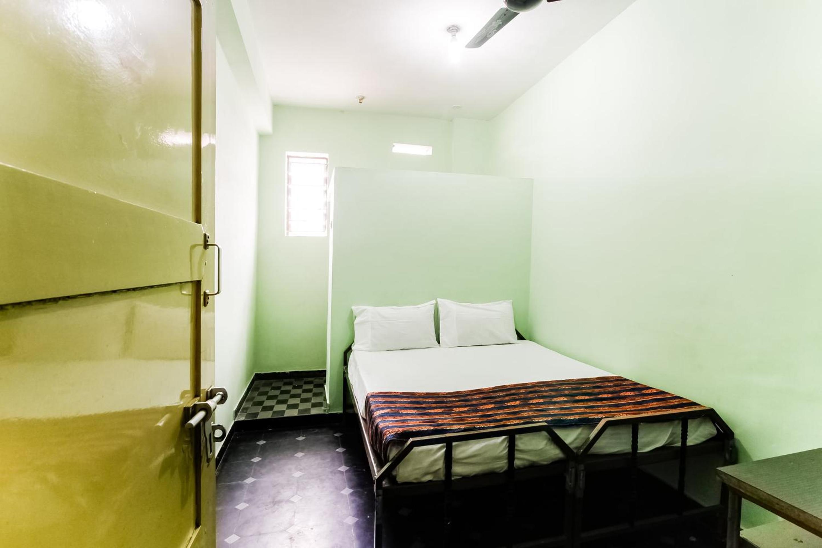 Single Room With Bathroom