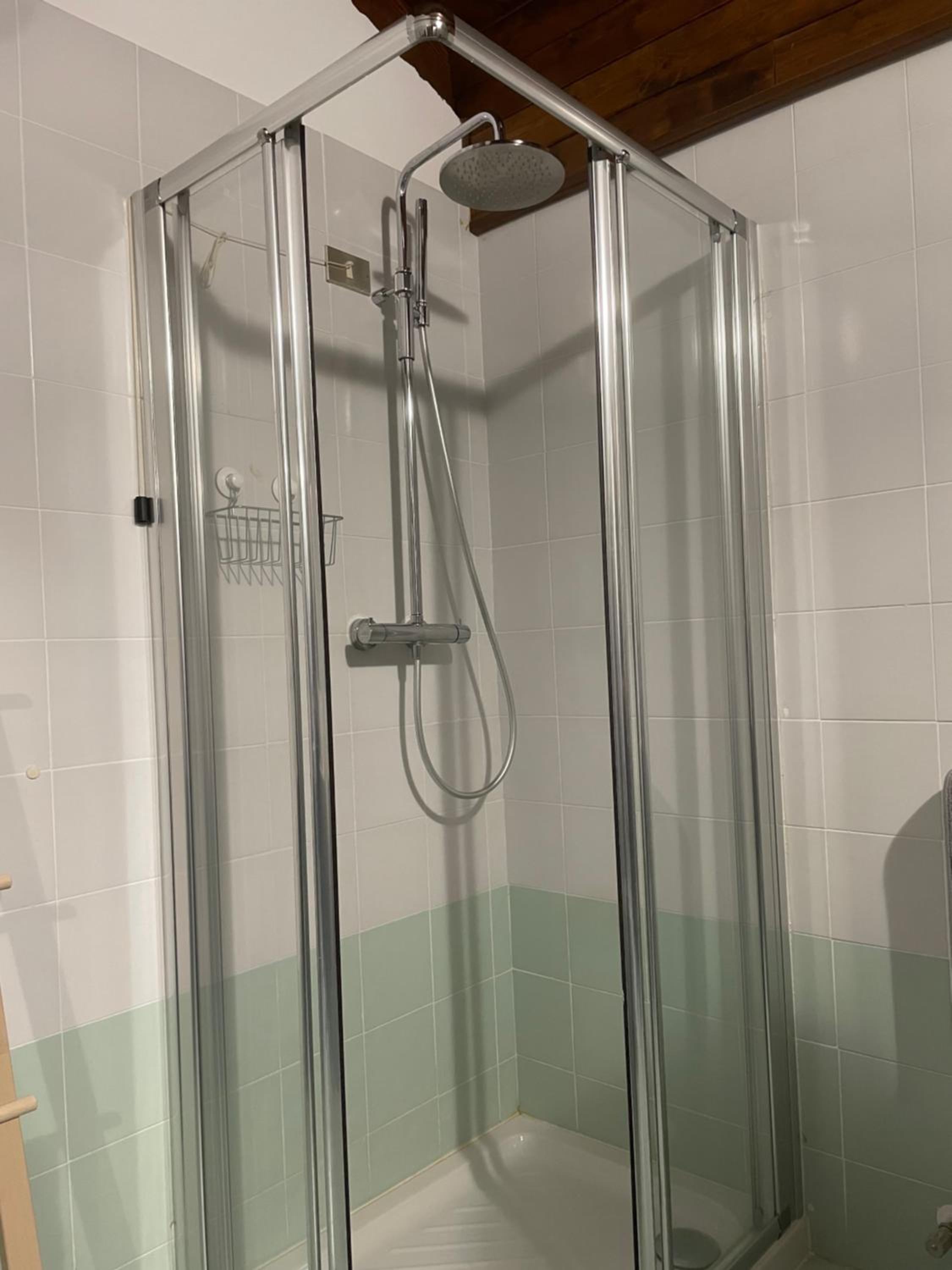 Single Room with Private Bathroom photo 2