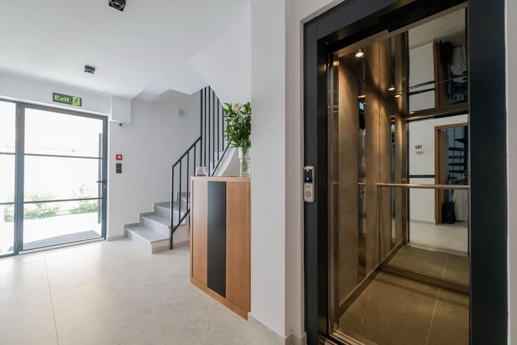 Apartment with View and Balcony photo 2