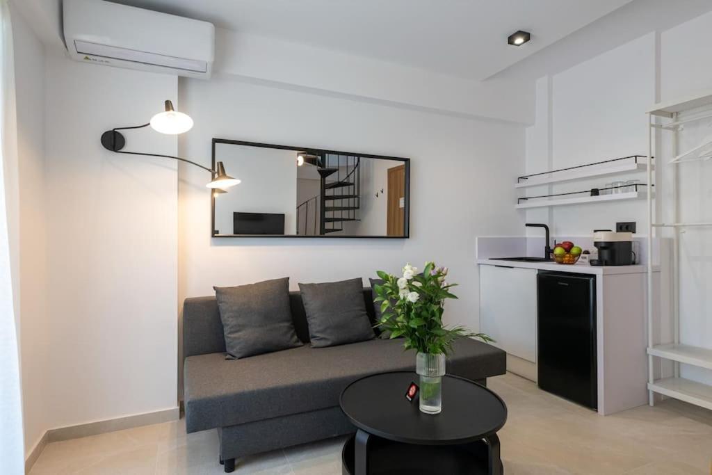One-Bedroom Apartment with Balcony photo 2